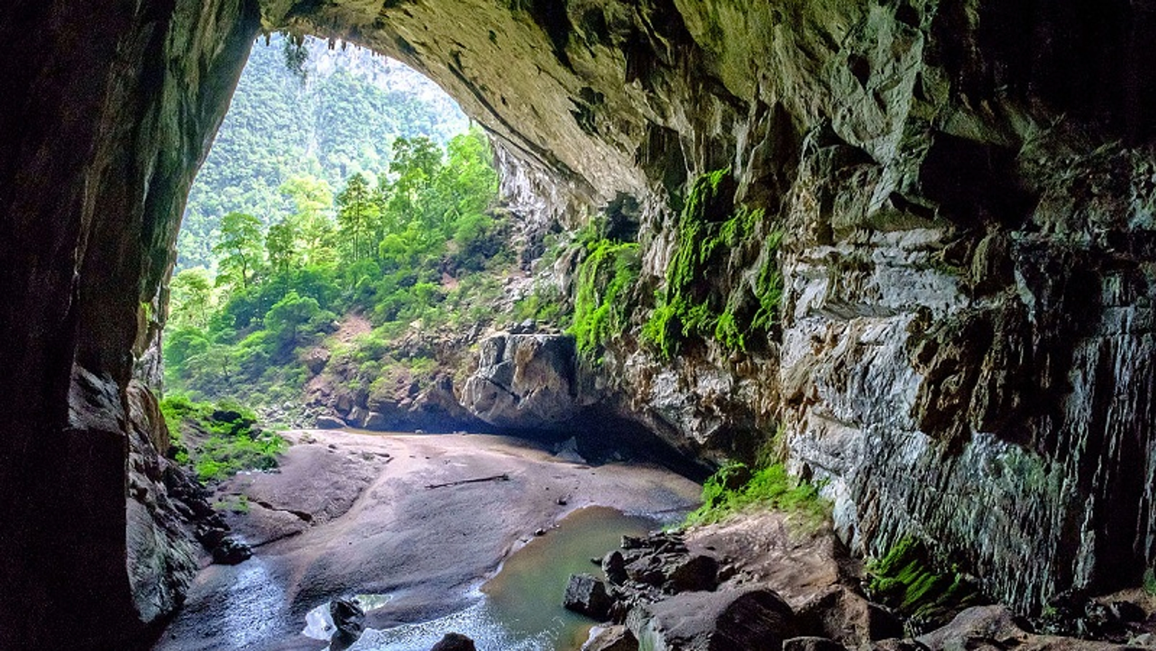 Du lịch hang động tự nhiên lớn nhất thế giới - Hang Sơn Đoòng
