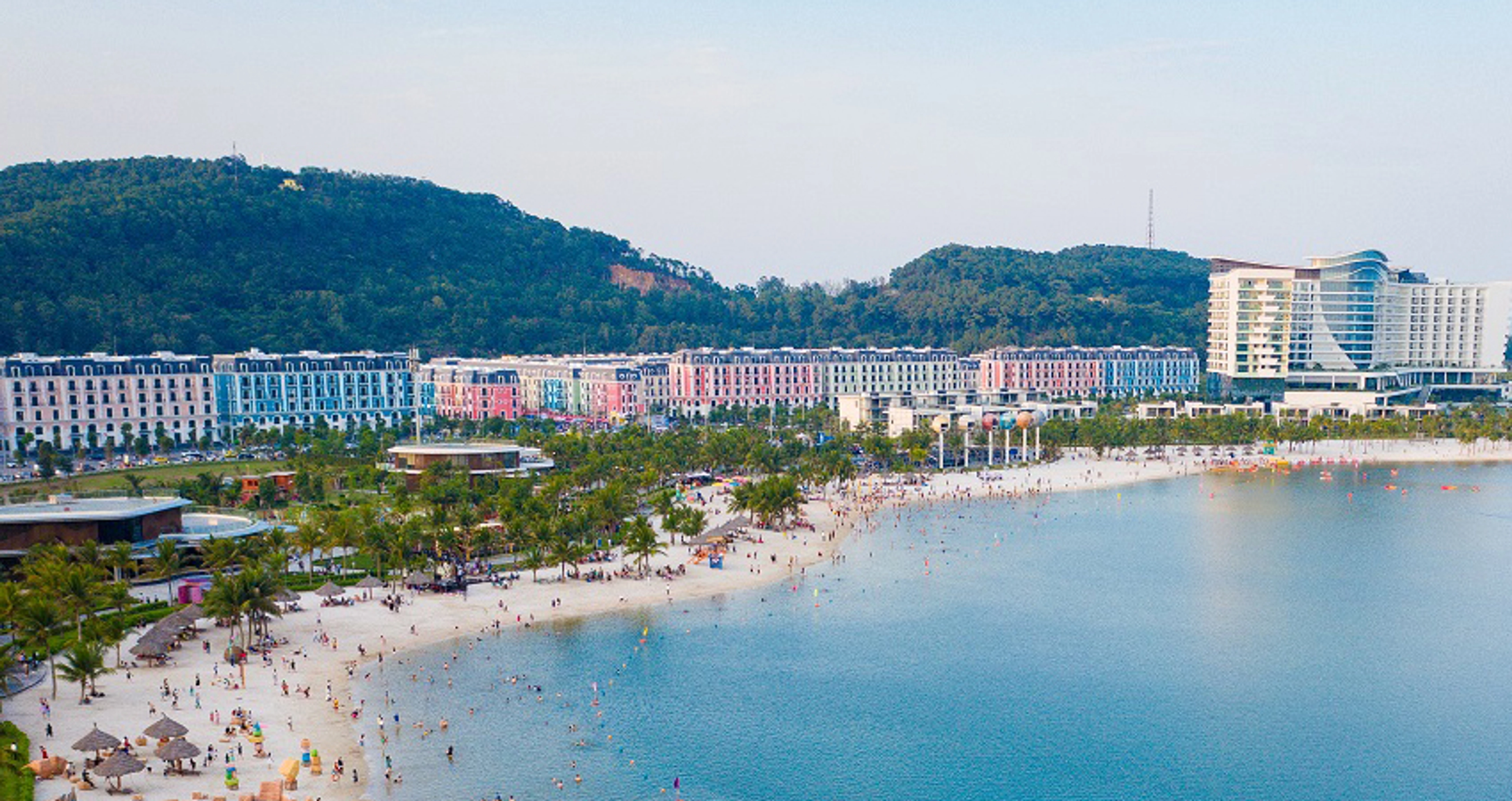 Do Son Beach, Hai Phong, is an attractive place for tourists