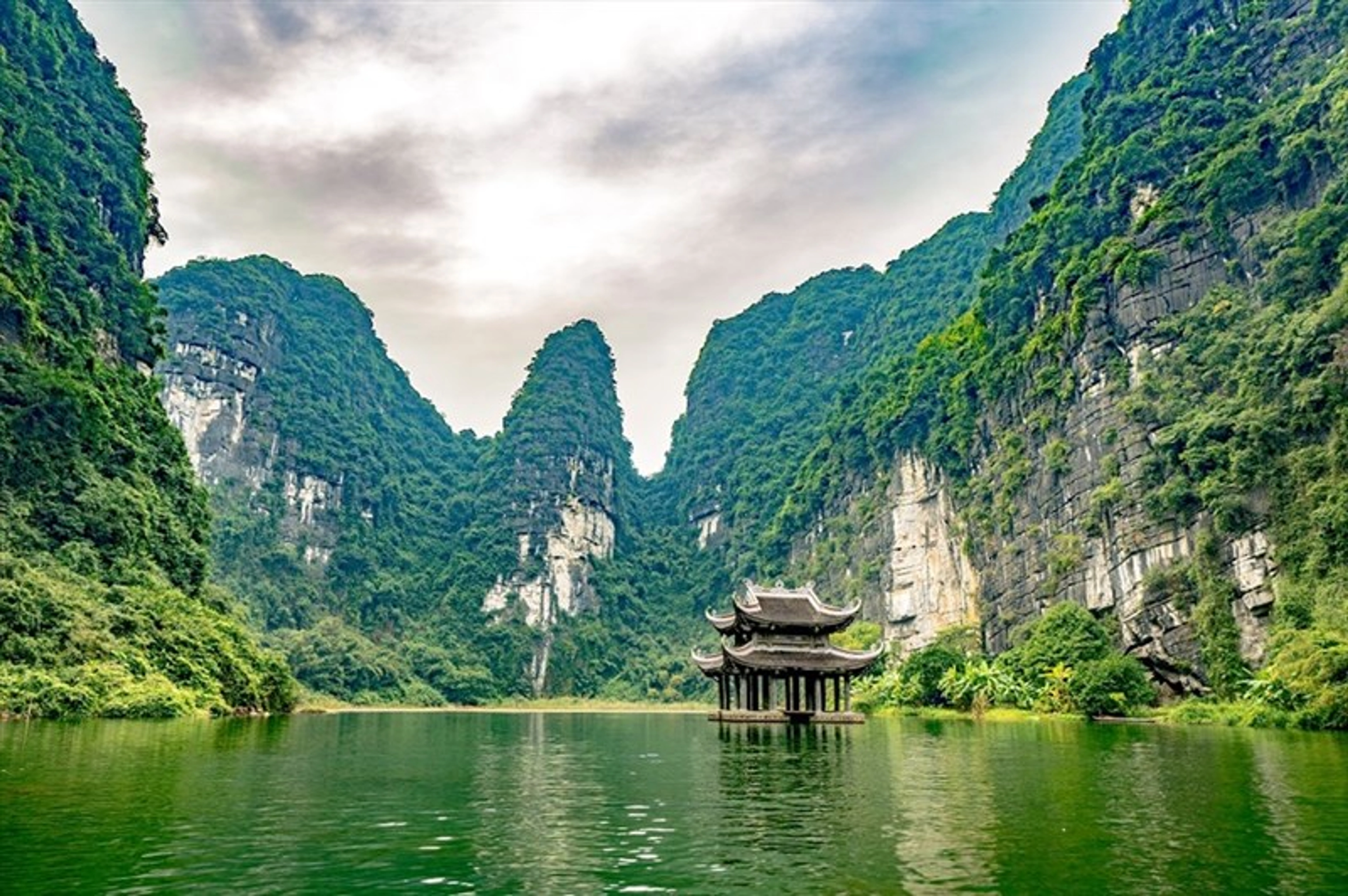Discovering Trang An Ninh Binh - A Magnificent Land of Caves and Ecological Diversity