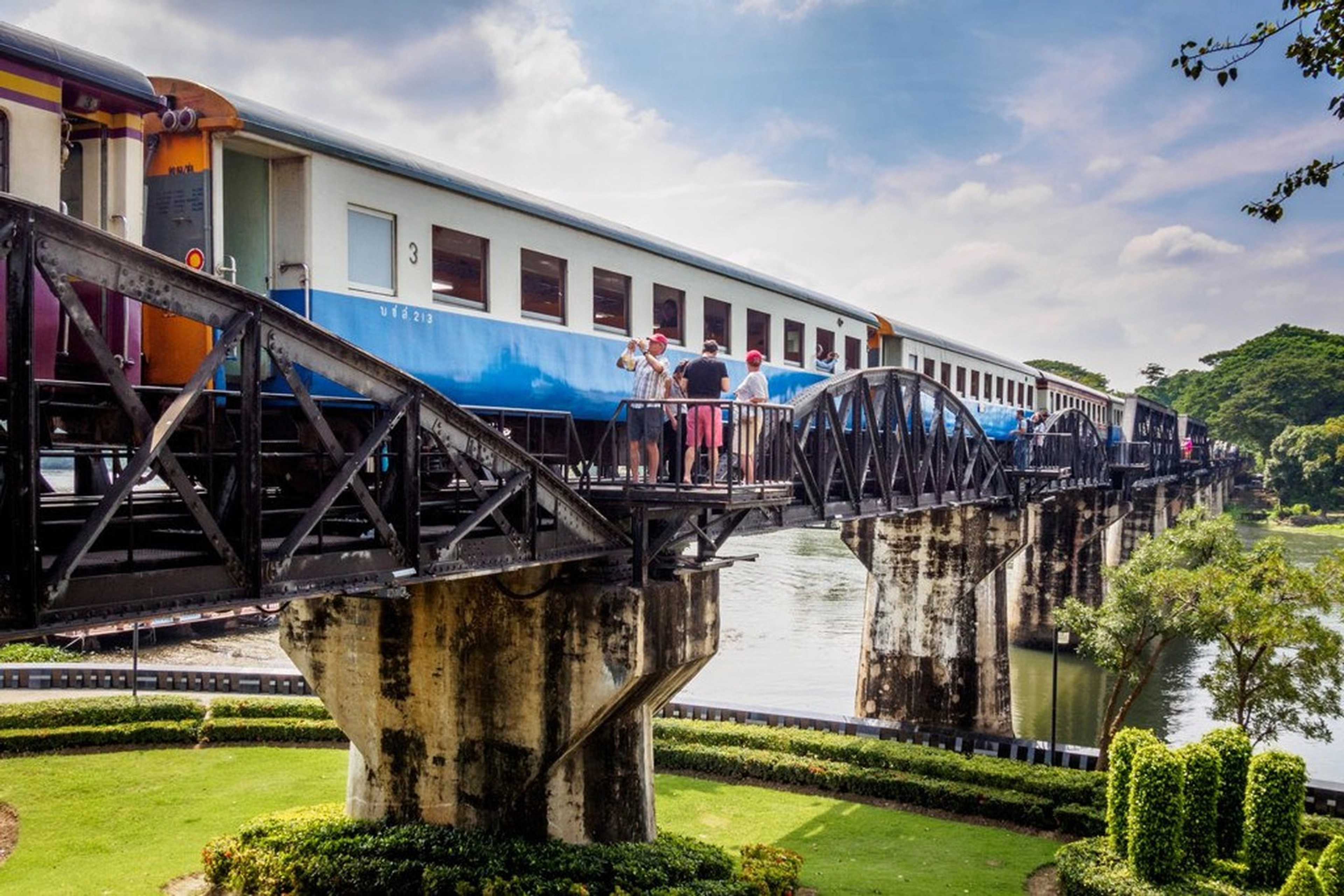 Ghé thăm những cây cầu nổi tiếng này trong chuyến đi của bạn đến Thái Lan