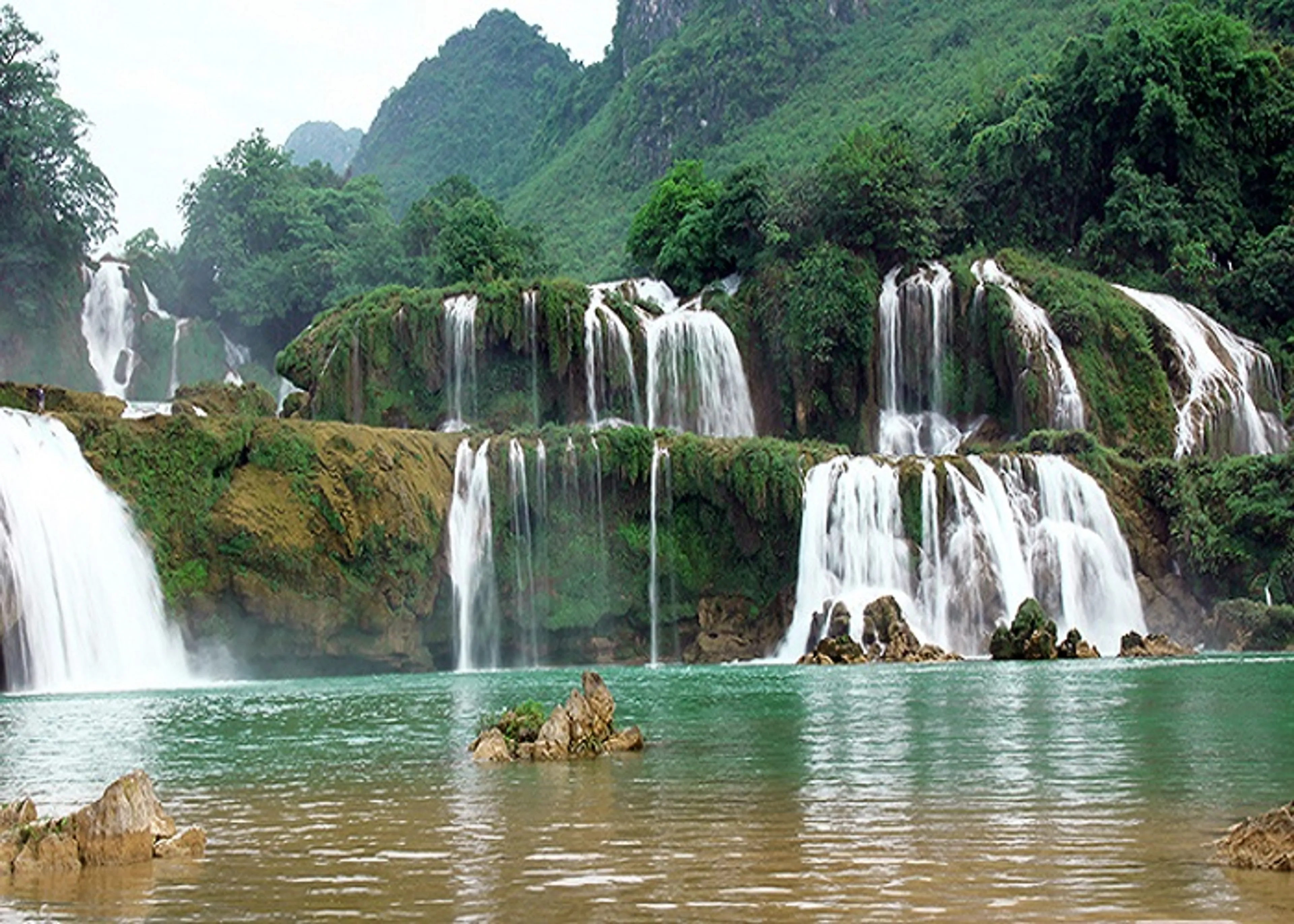 Hanoi - Ba Be Lake - Ban Gioc Waterfall - Nguom Ngao Cave - Lenin Stream 3 Days