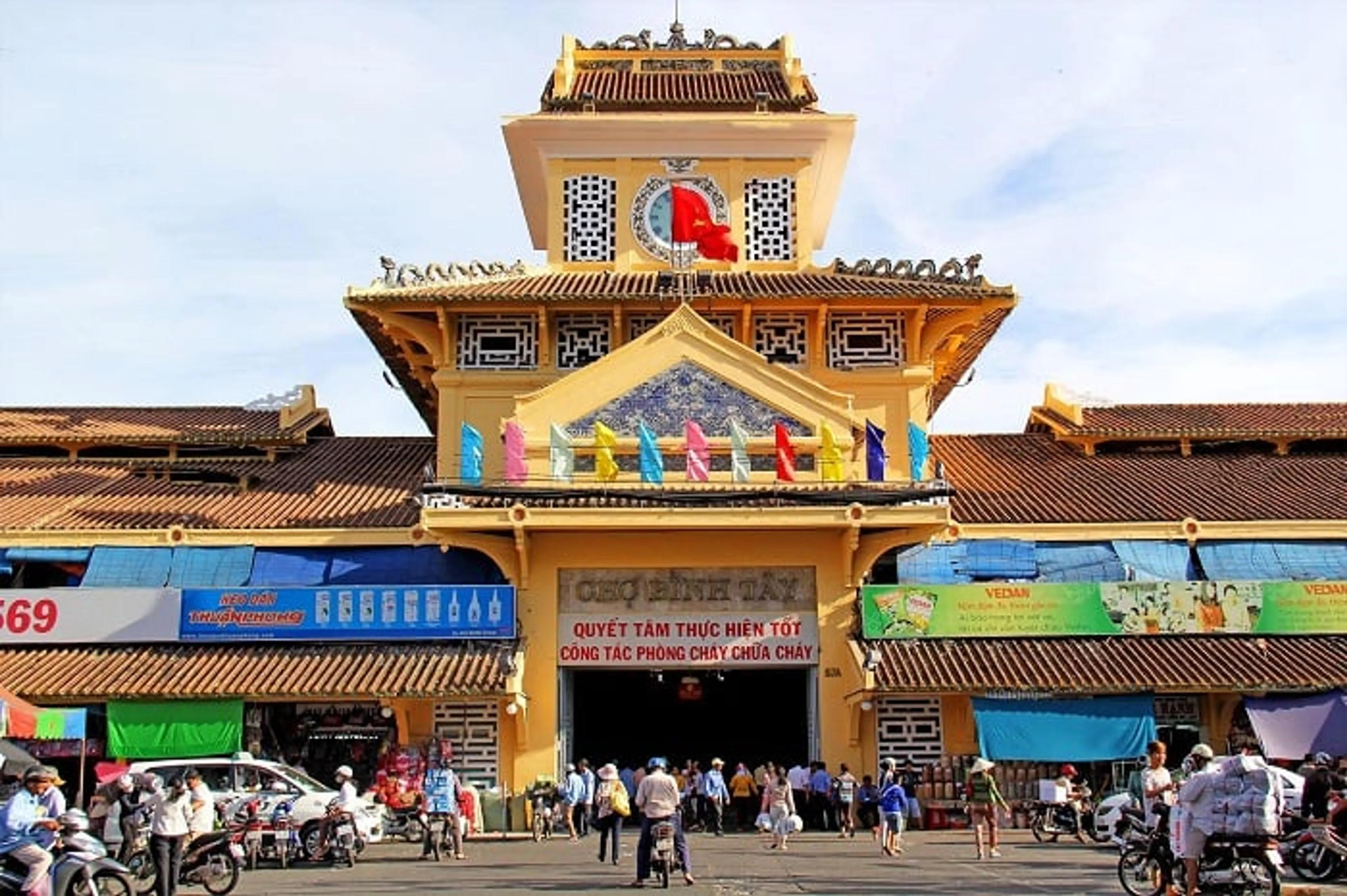 Chợ Bình Tây: “Bức tranh” văn hóa và đời sống sôi động tại Sài Gòn