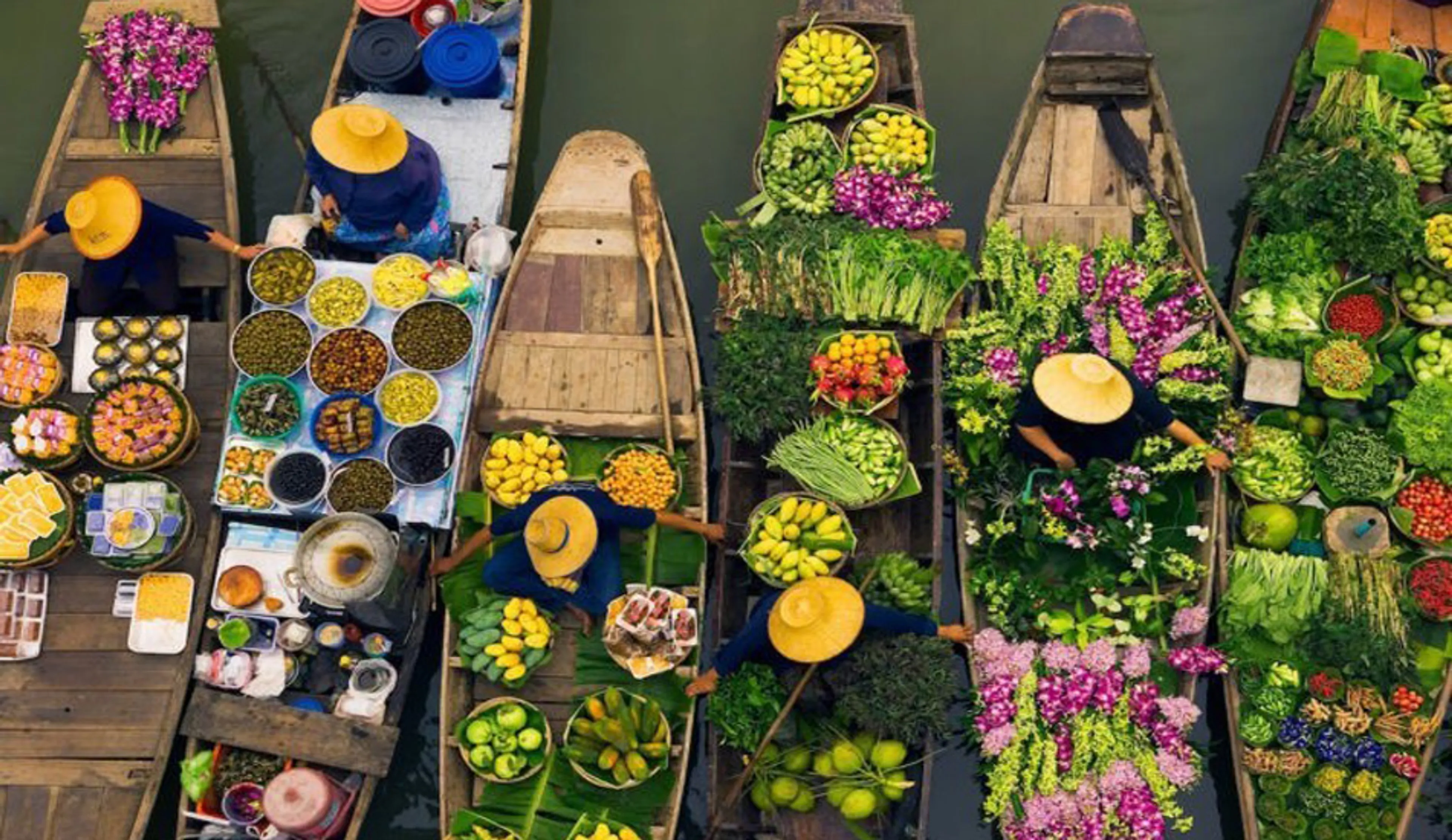 Admire the unique beauty of Cai Be Floating Market in Tien Giang