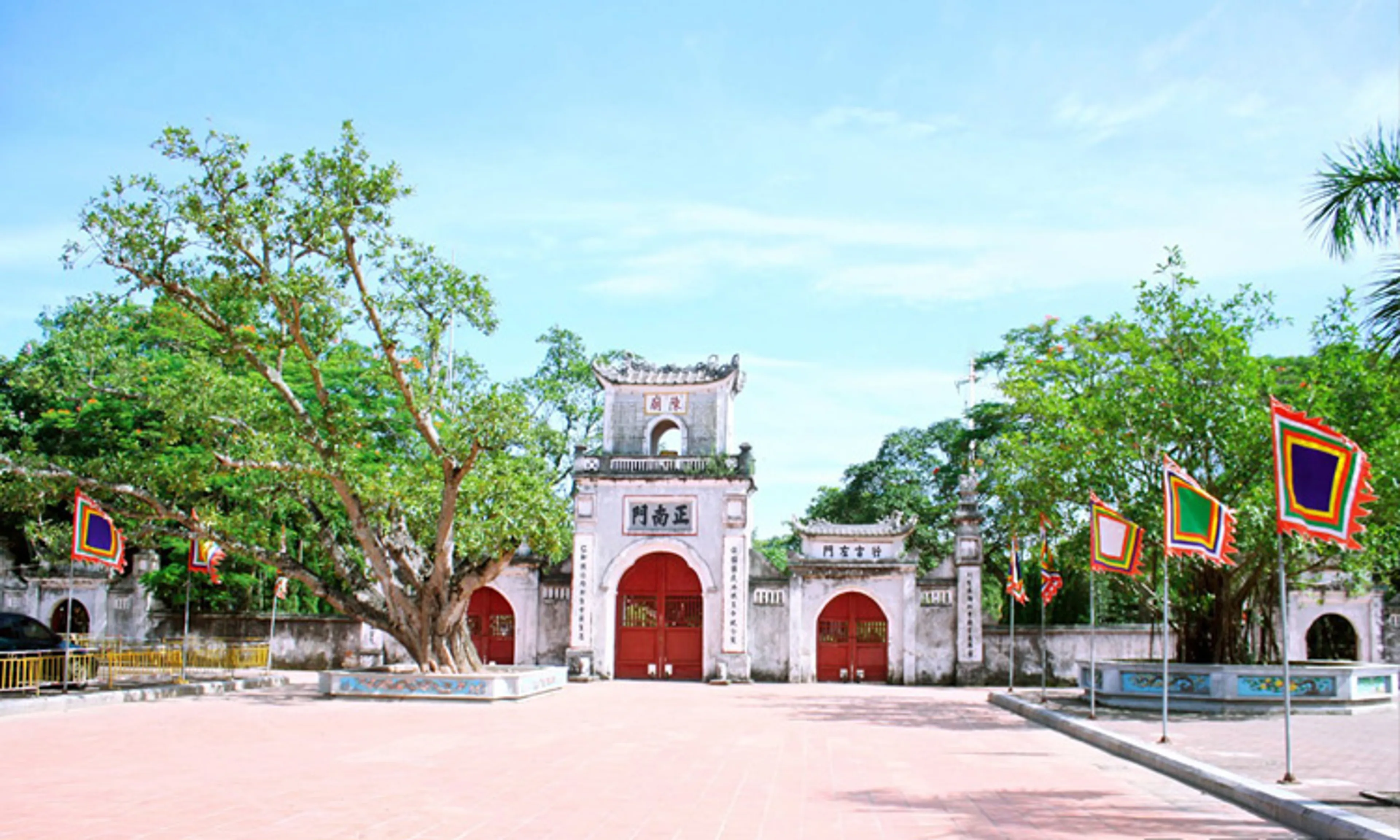 Visit Tran Nam Dinh Temple