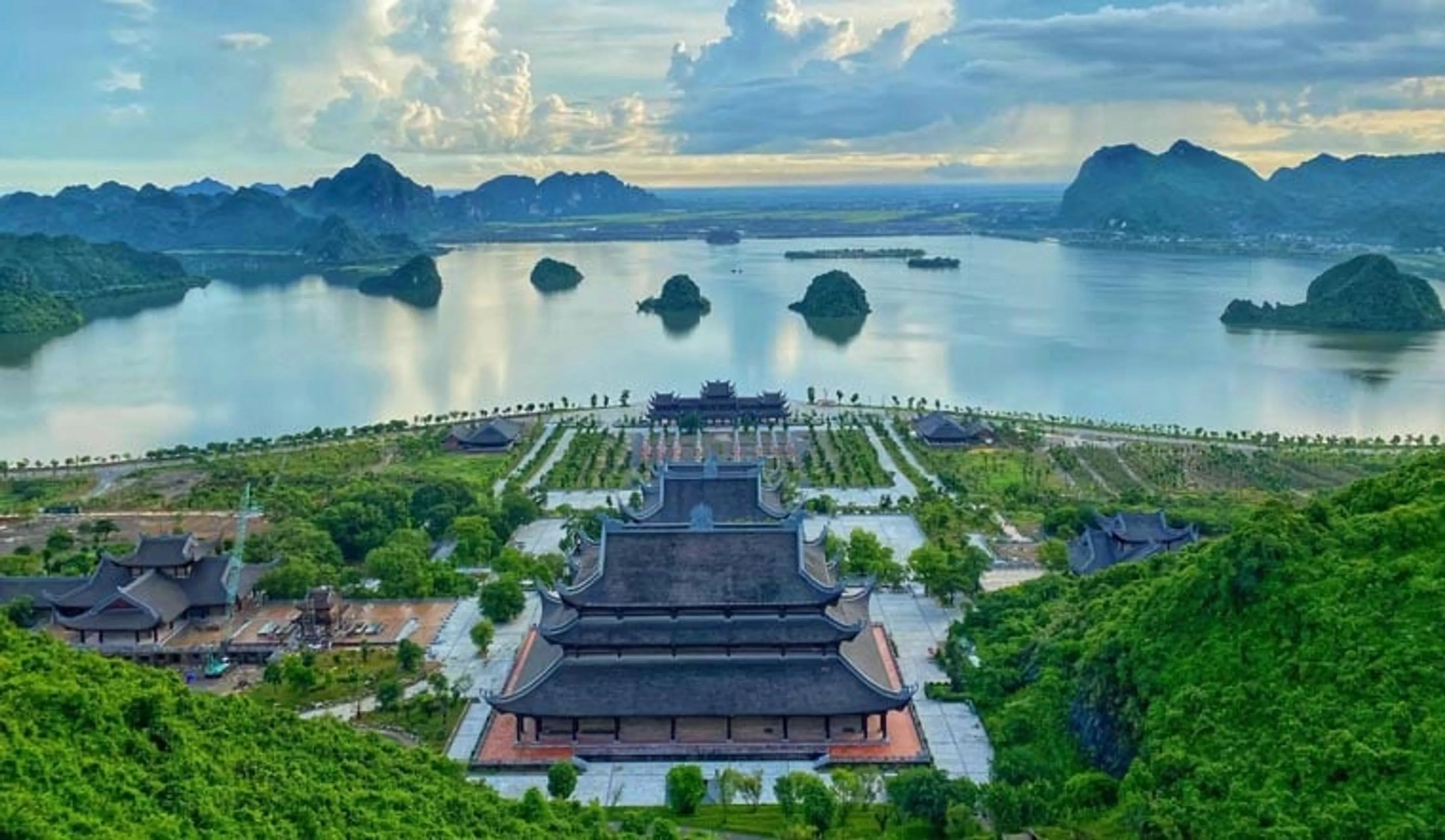 Tam Chuc Pagoda, Ha Nam, discovers the beauty of the fairylan