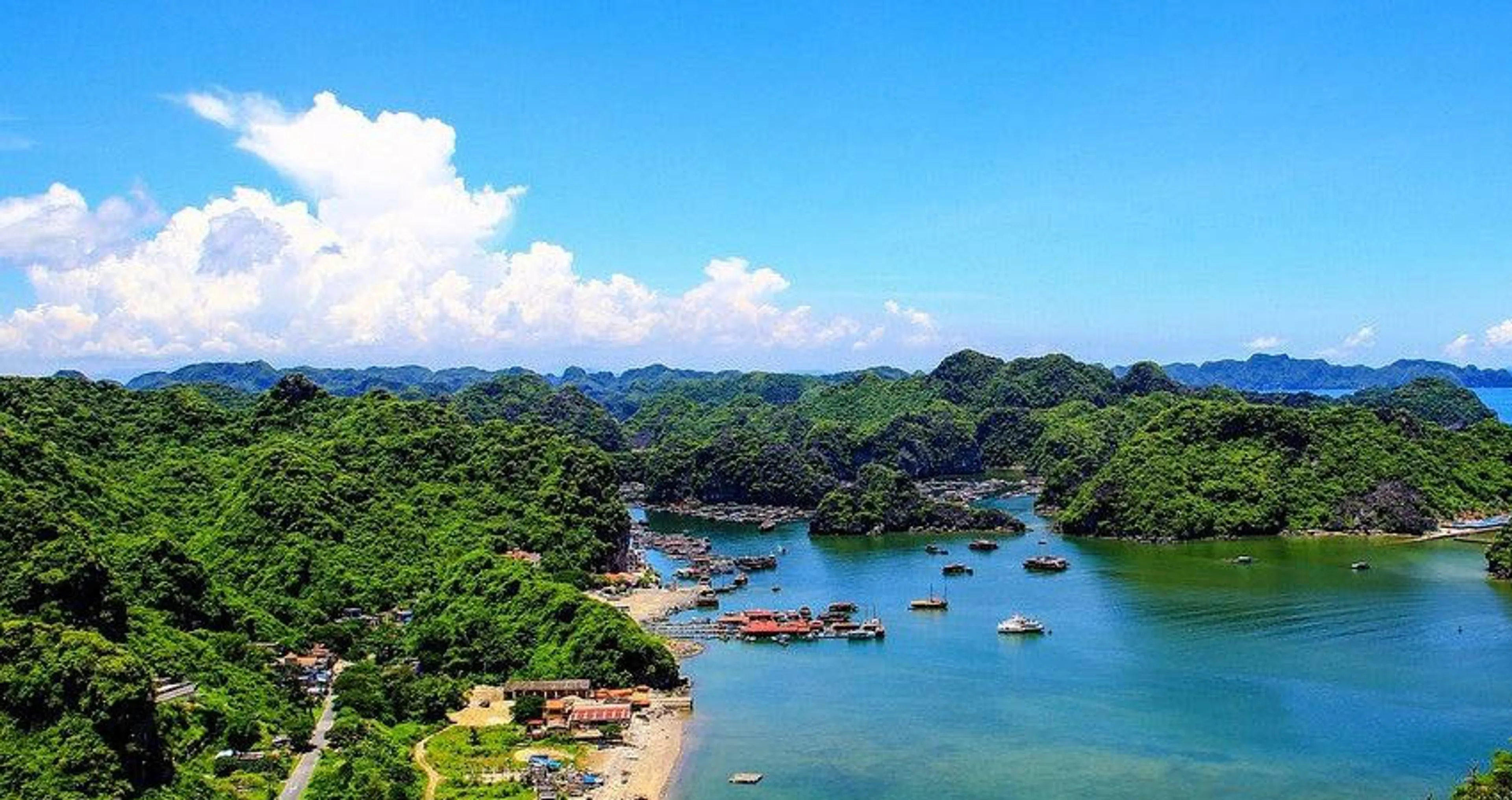 Explore Hai Phong sand island tourism
