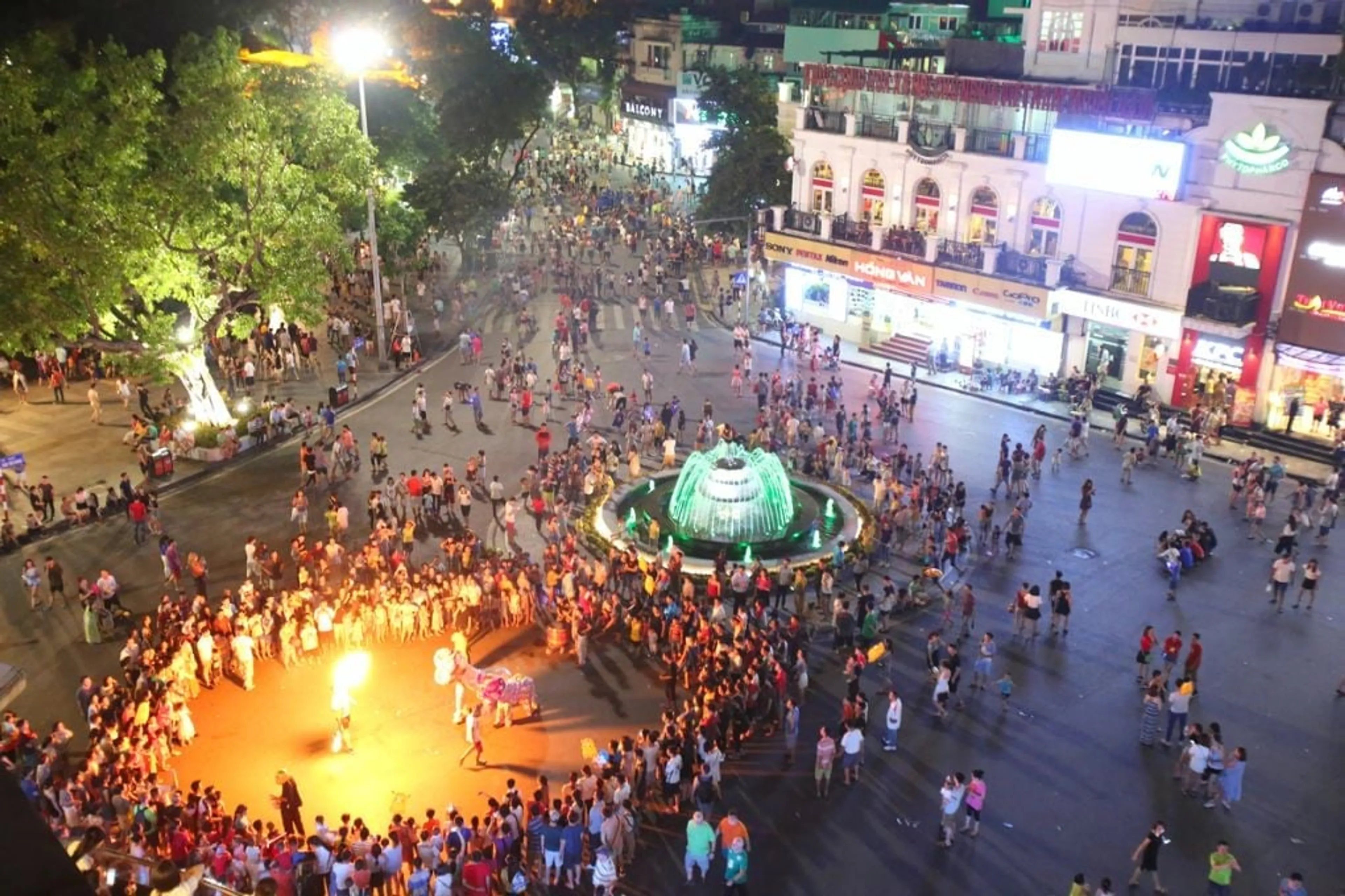 Điểm danh những phố đi bộ Hà Nội nổi tiếng thu hút nhất thủ đô