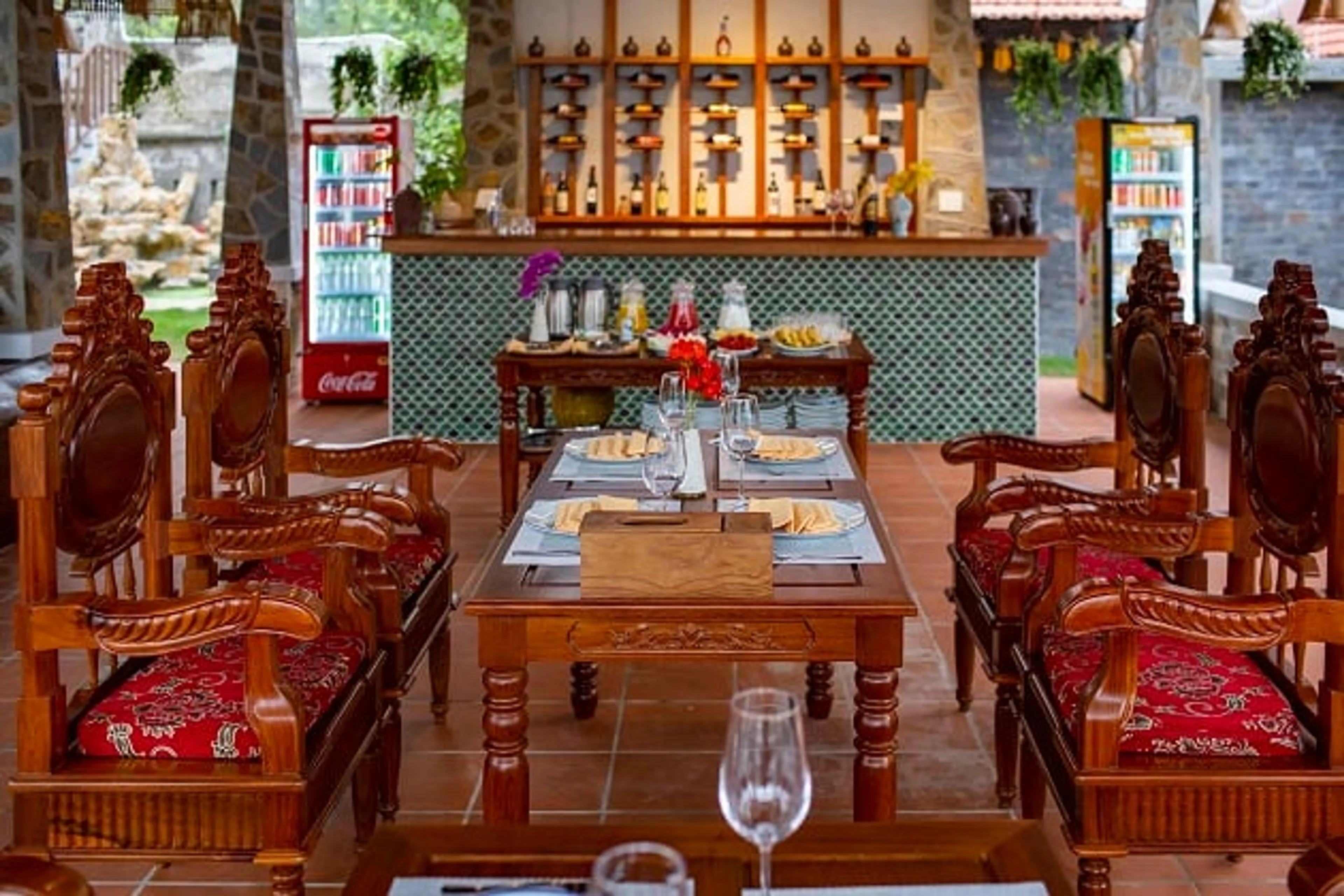 Discover the Top 5 Best Restaurants Near Bai Dinh