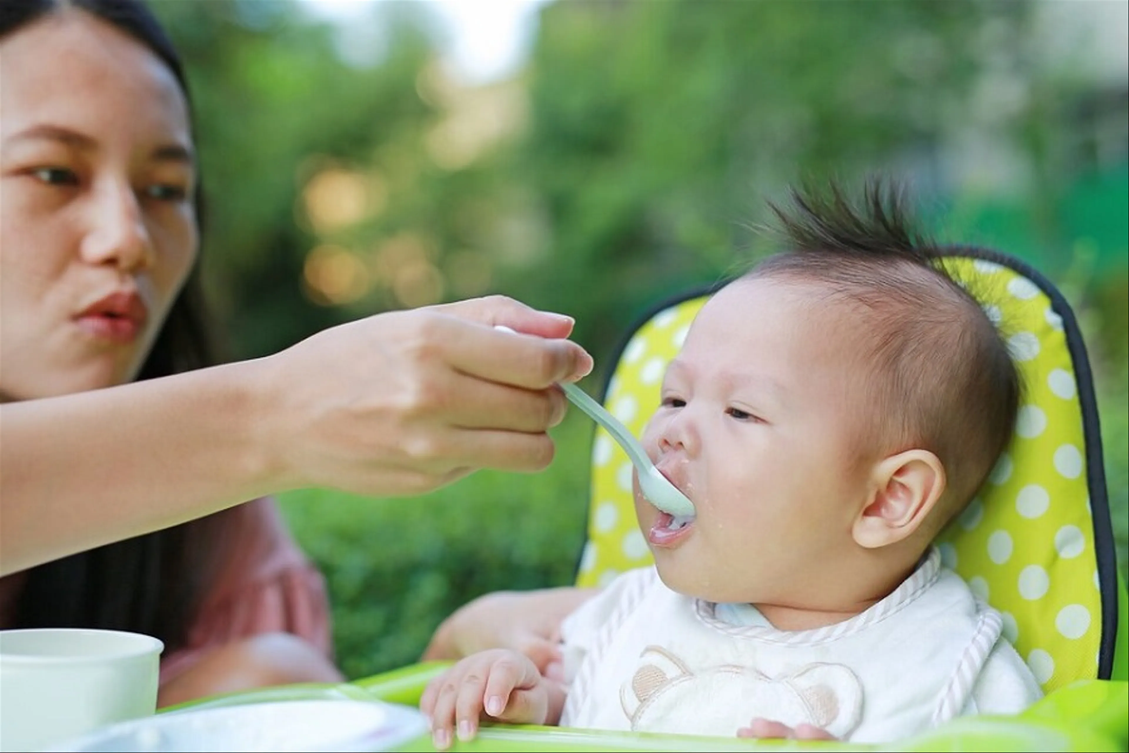 Kinh nghiệm chăm sóc trẻ khi bắt đầu ăn dặm - Những điều mẹ cần biết