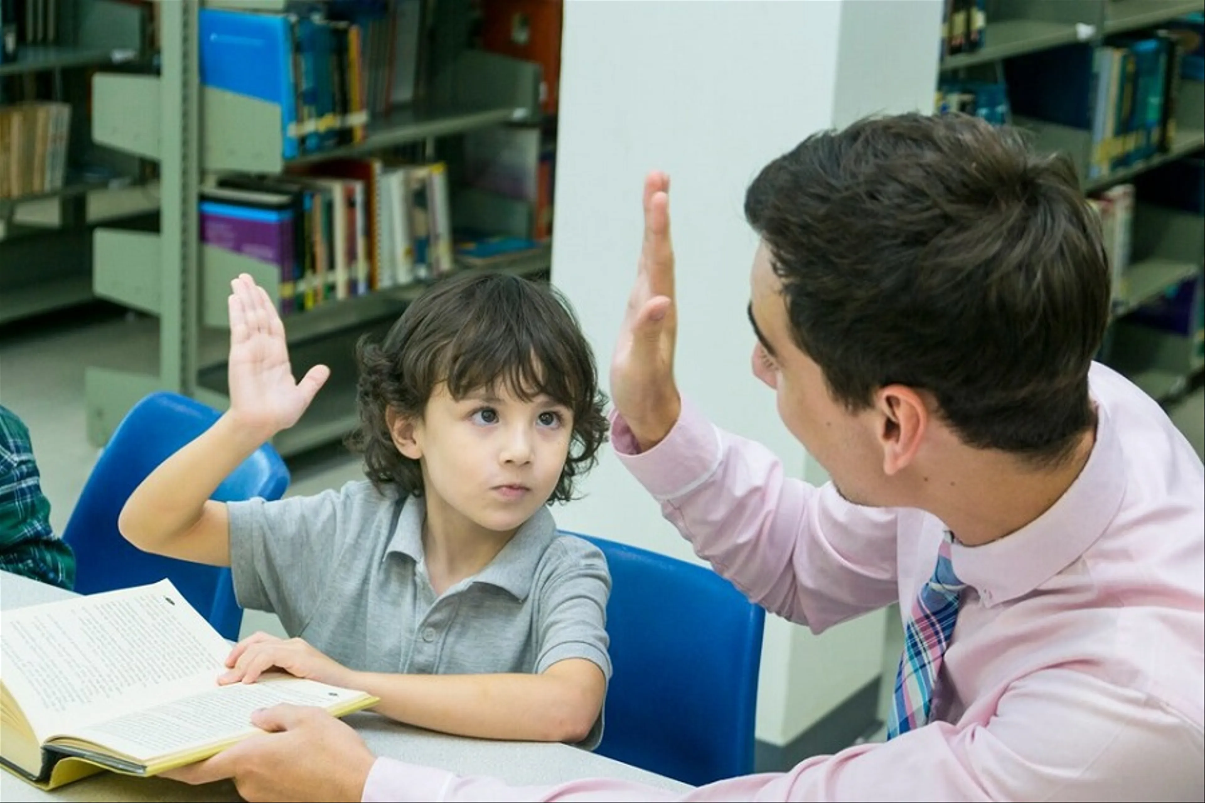 Phát triển ngôn ngữ và giao tiếp: Tại sao lại quan trọng và làm thế nào để cải thiện?