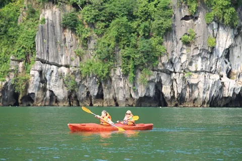 Kayaking to explore Ha Long Bay