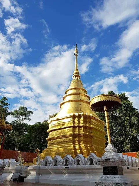 Wat Phra That Chom Thong
