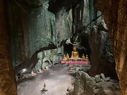 Wat Khun Khao Phanom