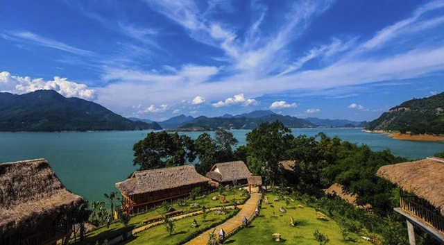 Hoa Binh Travel