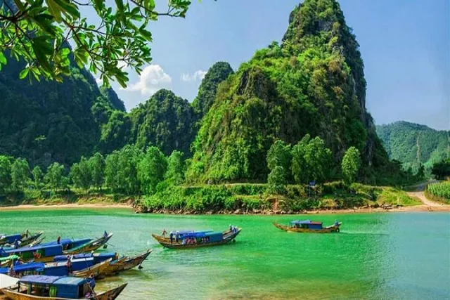 Hanoi - Paradise Cave - Nhat Le Beach - Quang Phu Sand Dunes 4N3D, Fly Vietnam Airlines + Car