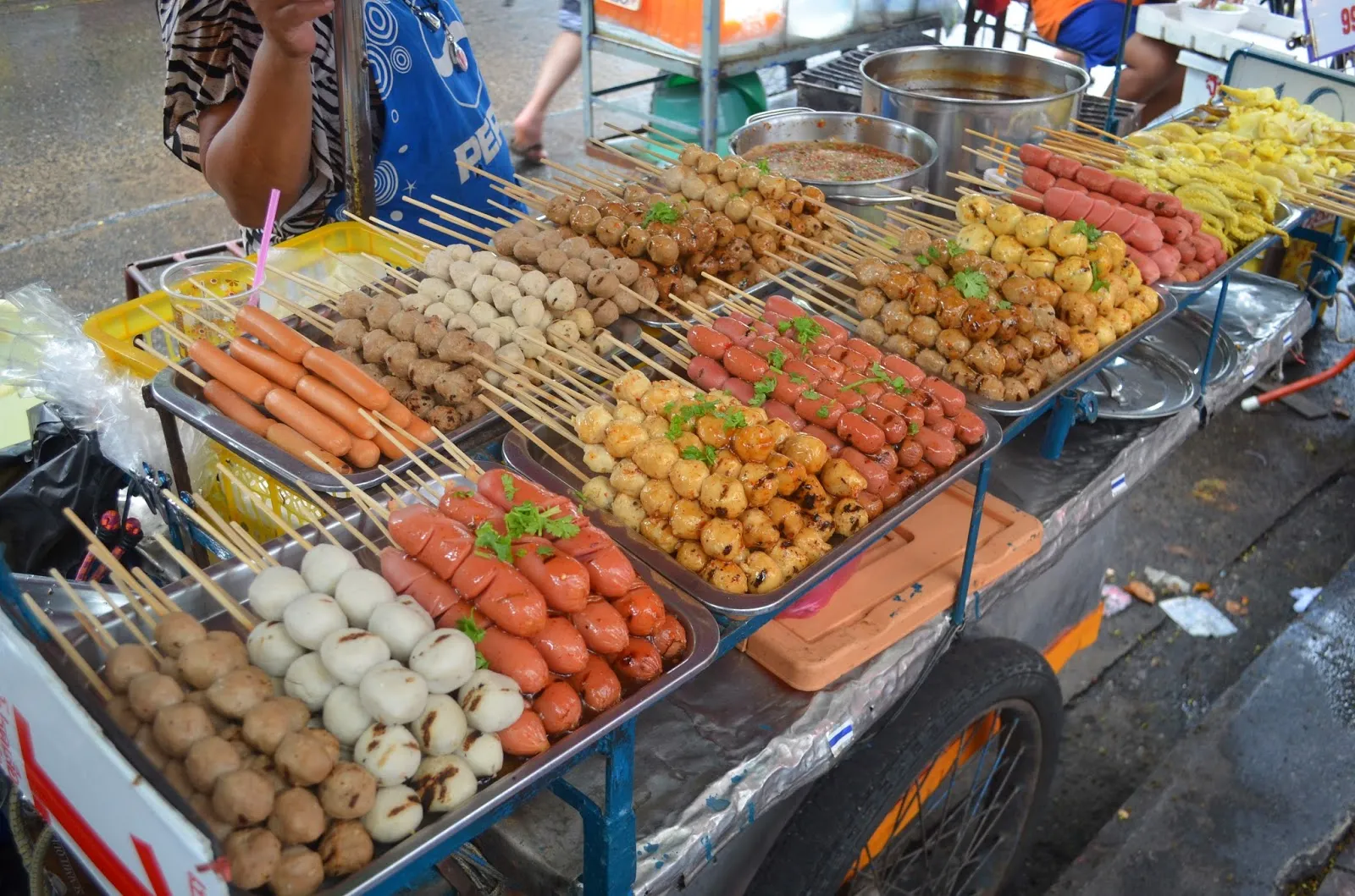 Must-Try Dishes: A Guide to Bangkok's Street Food Staples