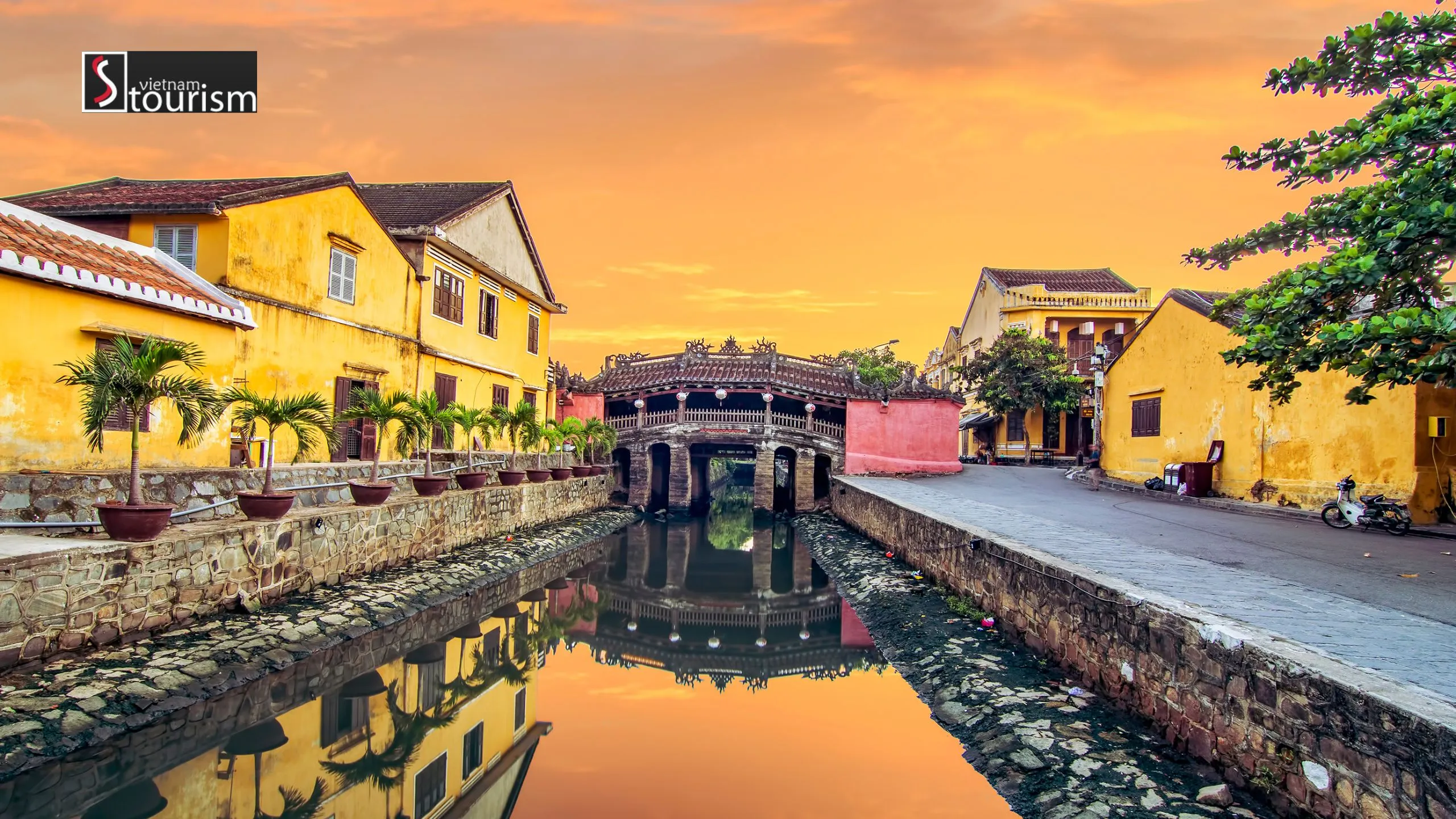The Enchanting Streets of Hoi An: A Stroll Through History