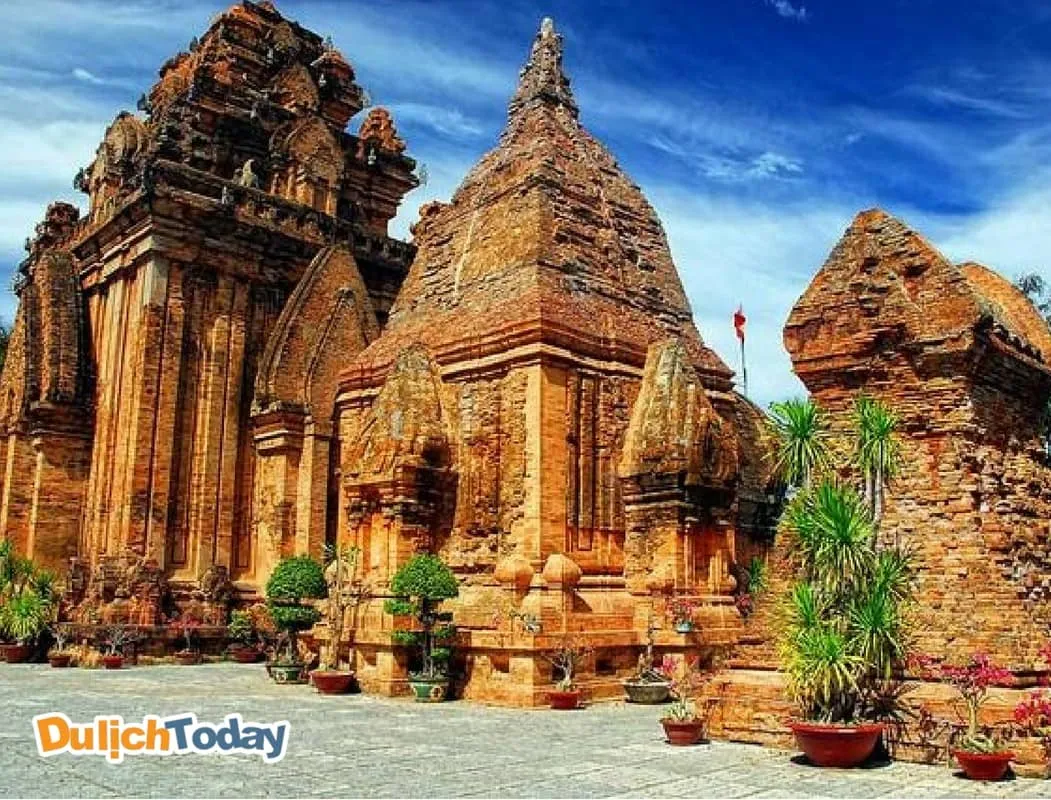 Kết Hợp Tham Quan Các Điểm Đến Khác