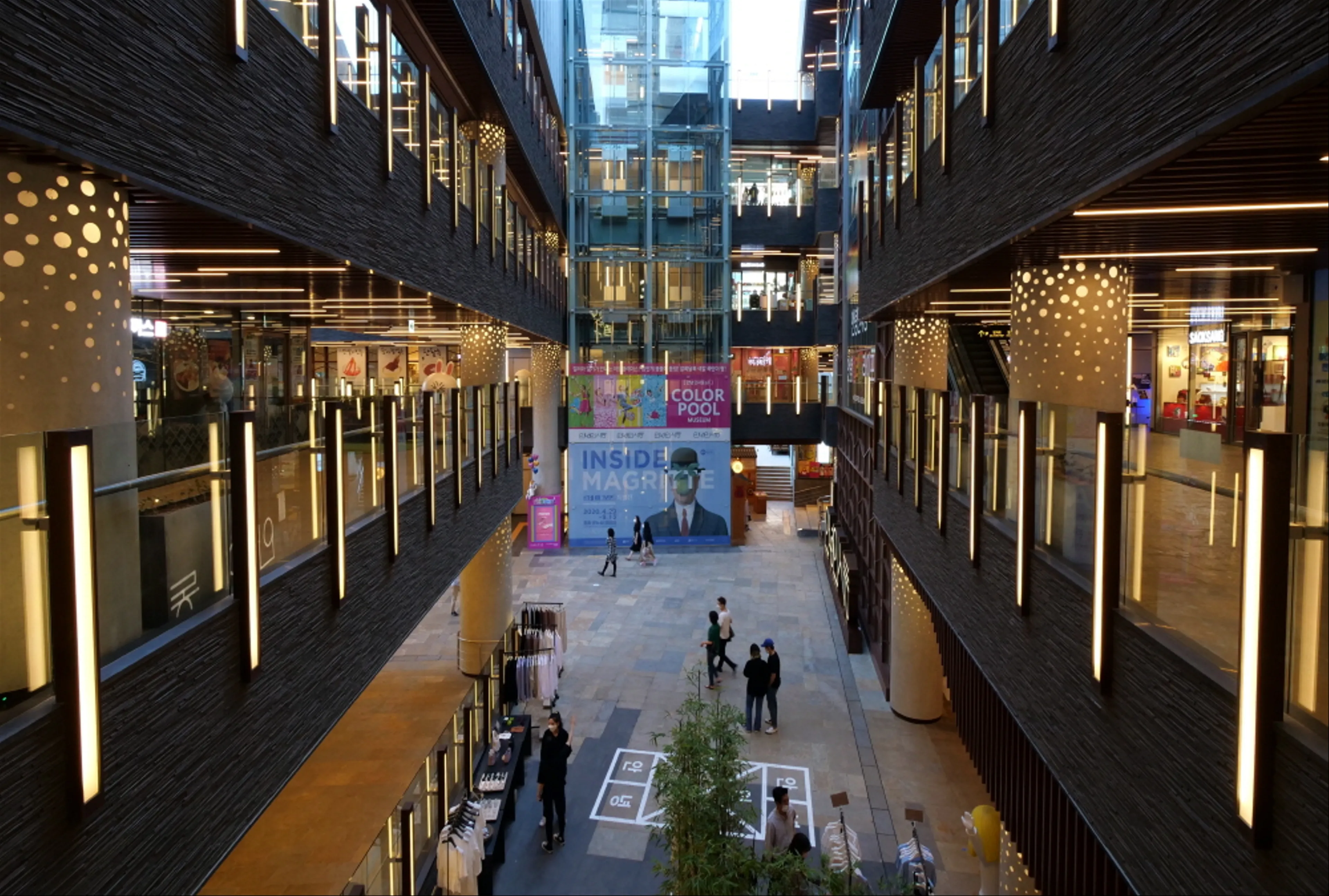 The Artistic Allure of Insa-dong: Where Tradition Meets Modernity in Seoul