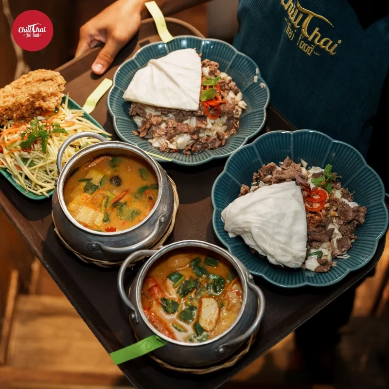 Thưởng thức ẩm thực phong phú