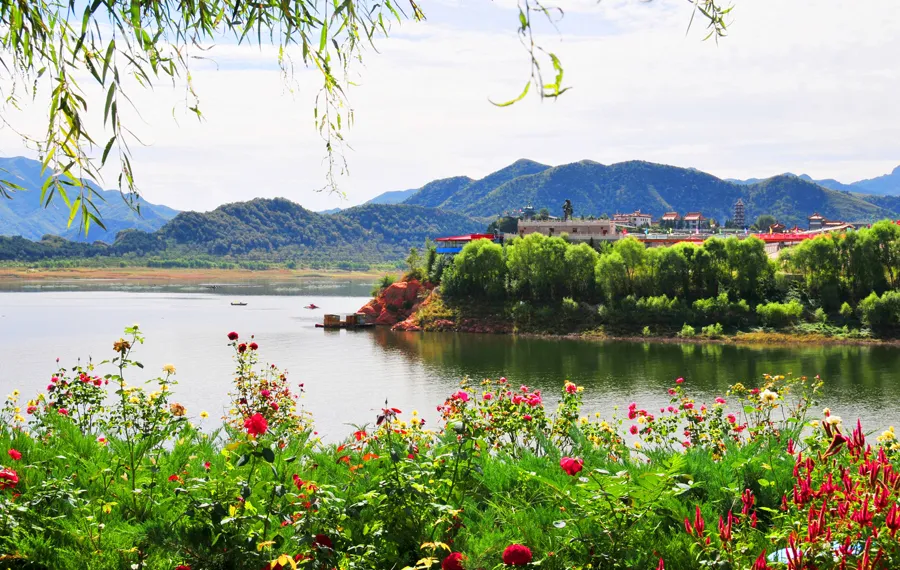 Stroll Through the Enchanting Guozhuang Garden