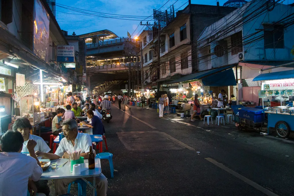 Sukhumvit Soi 38: A Hidden Gem for Foodies