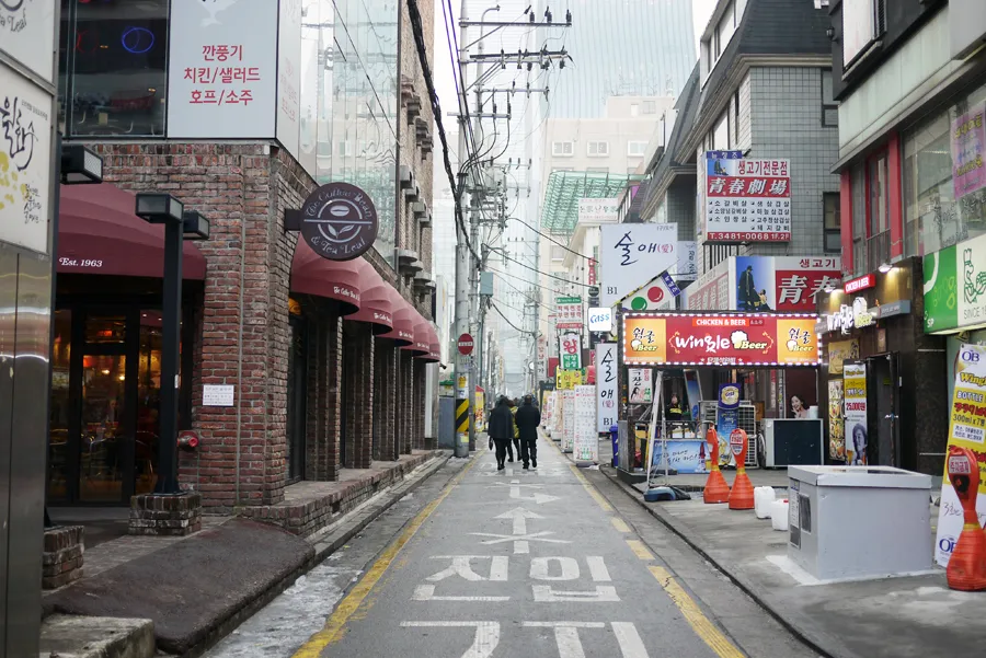 The Dynamic Streets of Seoul: Where Past Meets Present