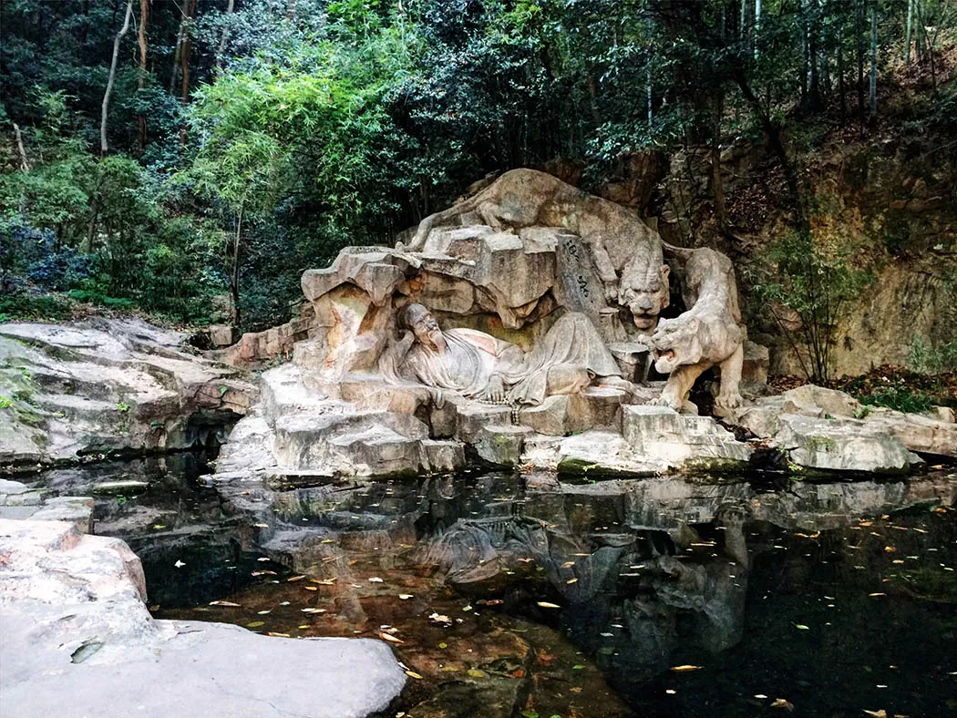 Relax in the Secluded Hupao Spring