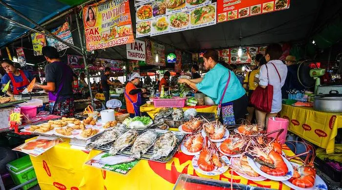 Các quán ăn đường phố nổi bật tại Silom