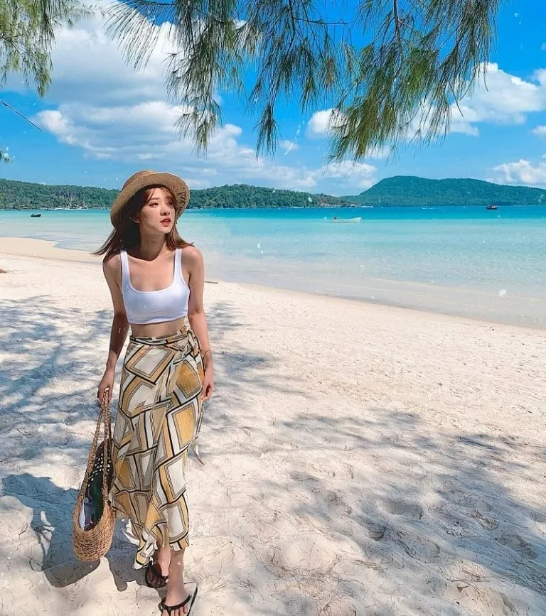 Strolling on Non Nuoc beach