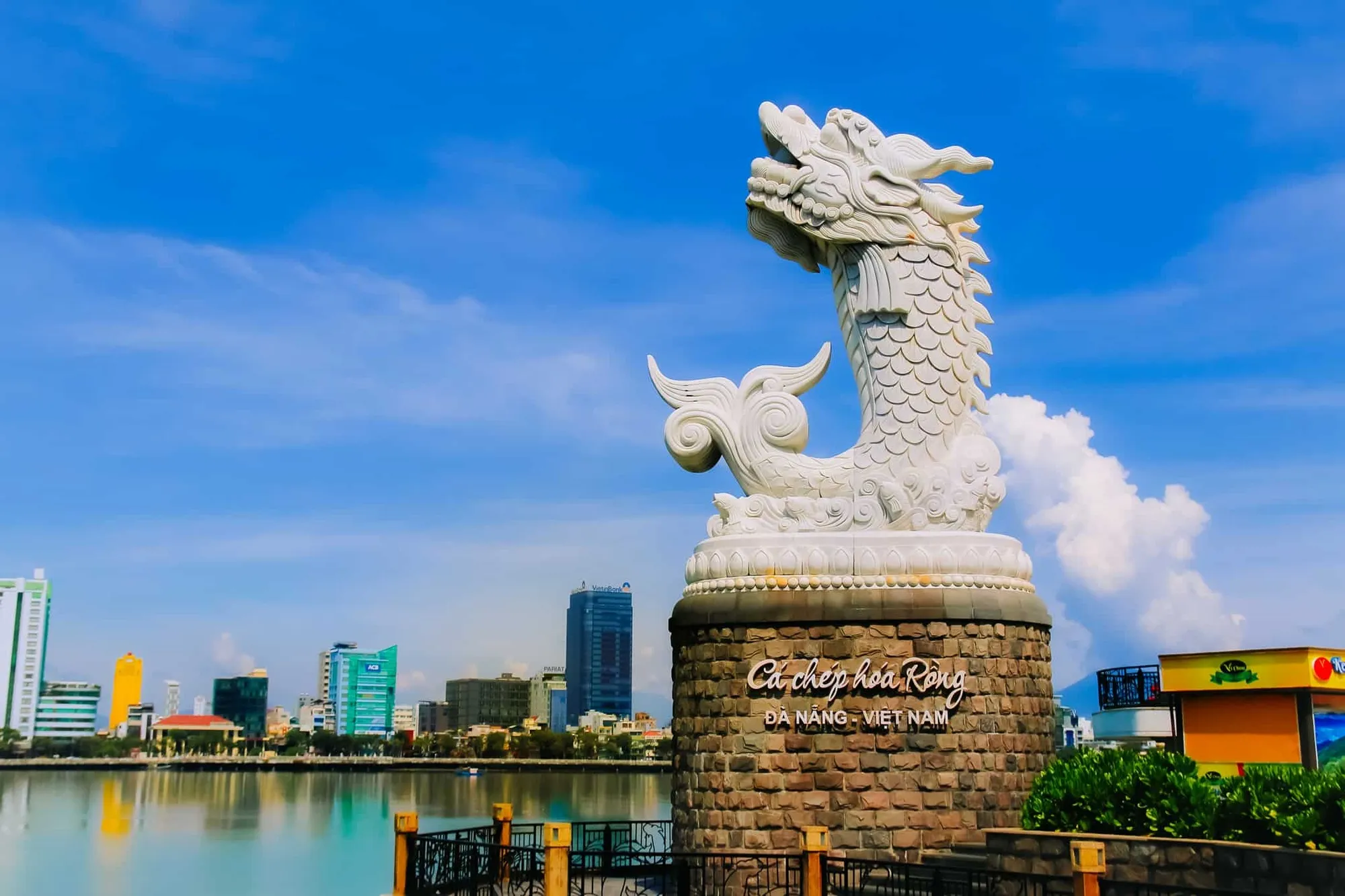 Review Tượng Cá Chép Hóa Rồng Đà Nẵng Từ A-Z 2023