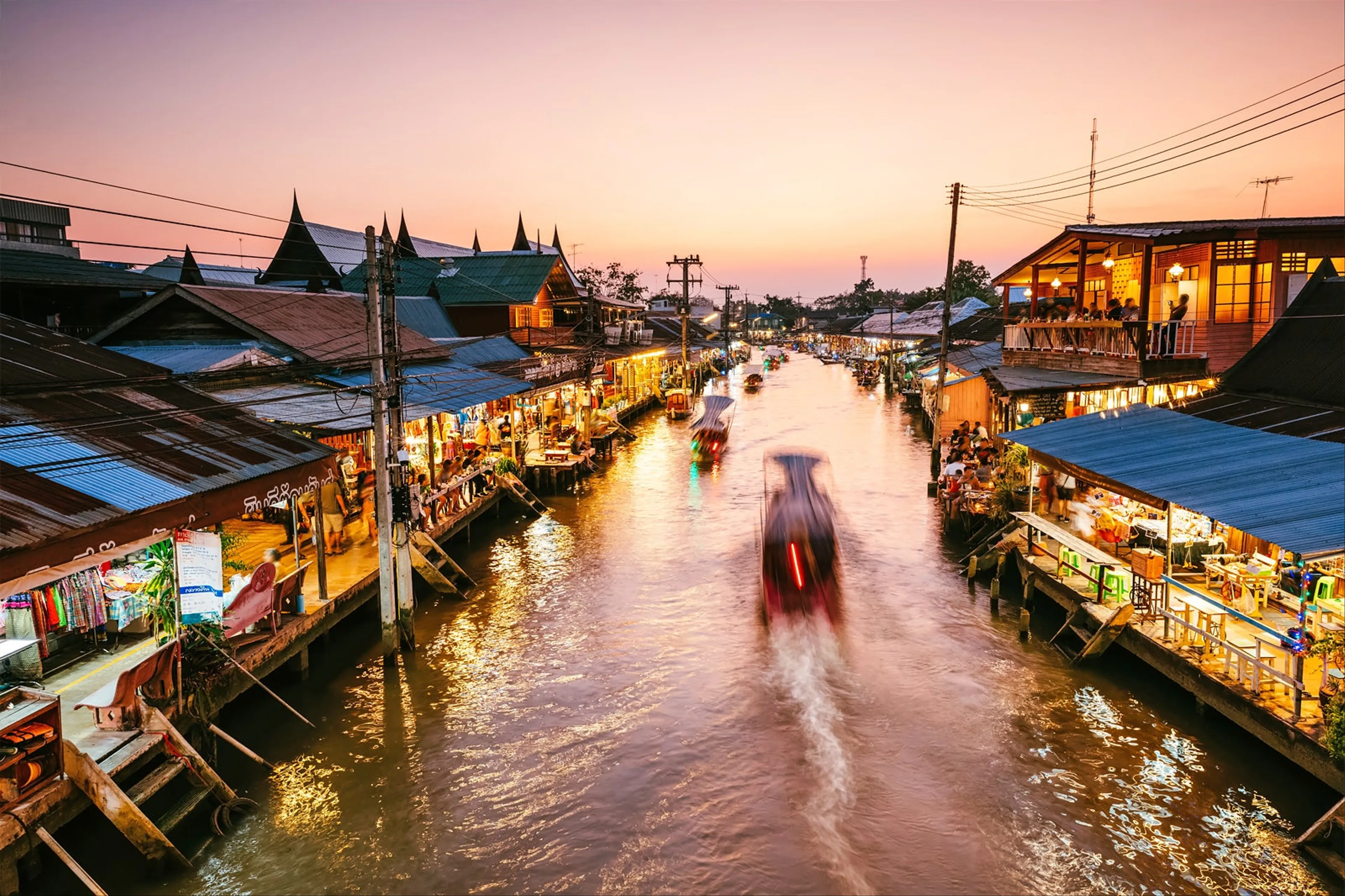A Culinary Adventure: Best Floating Market Finds in Amphawa