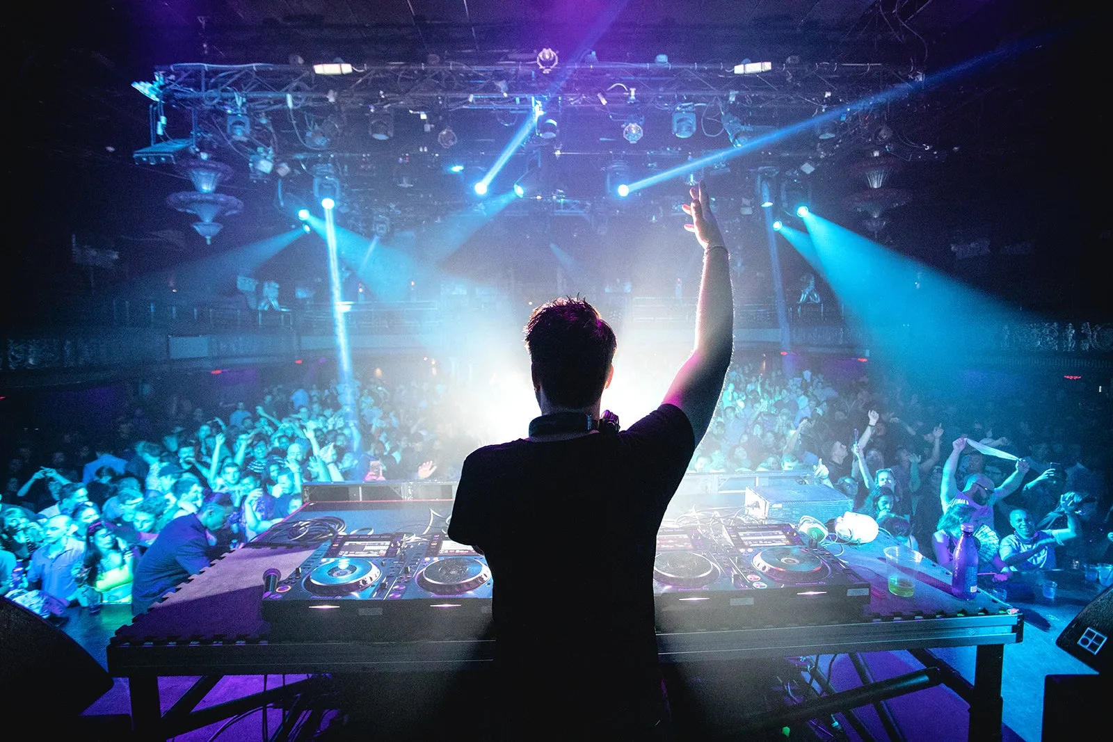 Nightlife: From Indie Music Venues to Vibrant Clubs