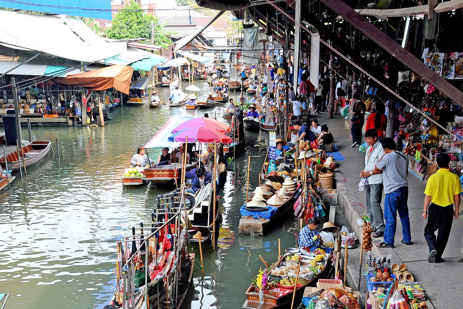 Cultural Stops: Temples and Markets on the Canal Routes