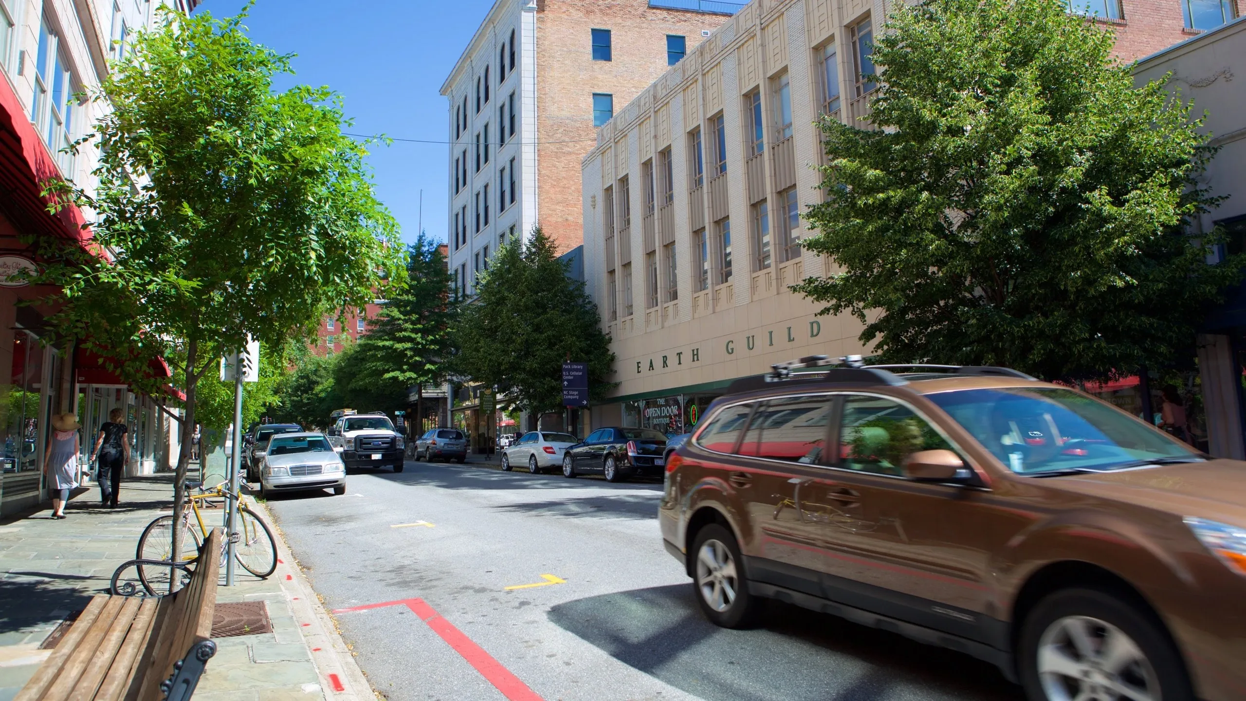 Practical Tips: Navigating Asheville's Art Scene and Local Recommendations