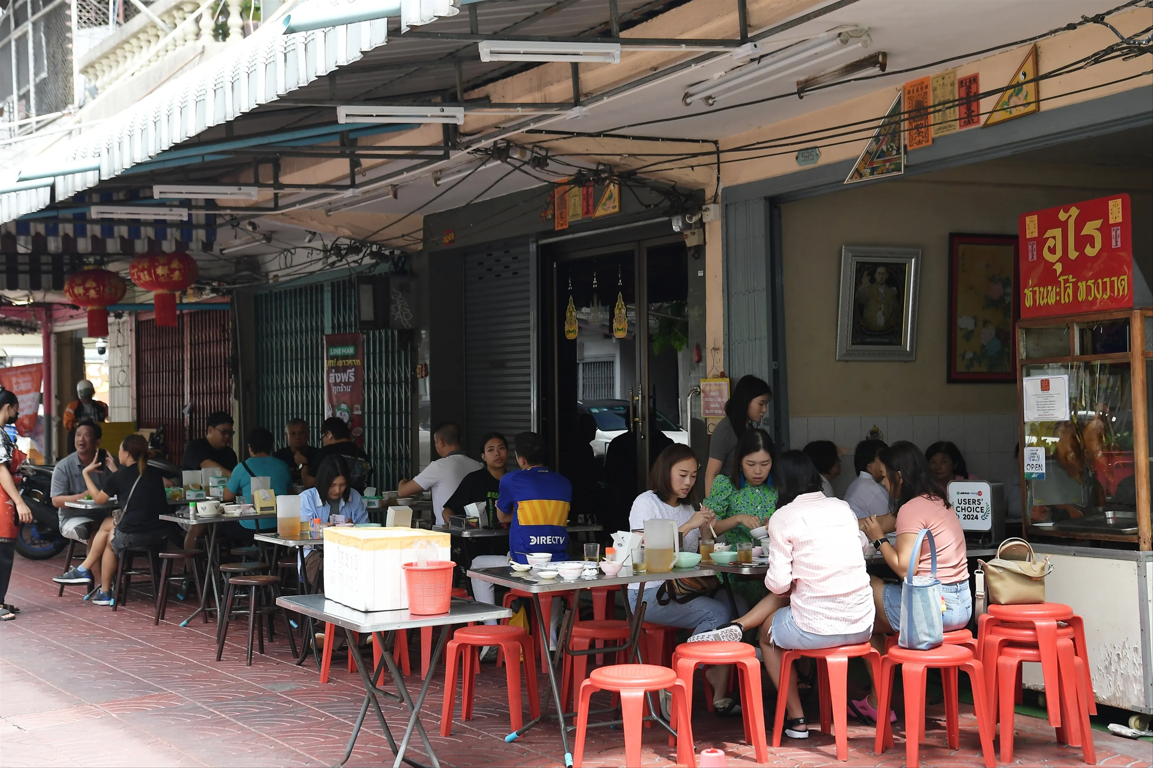 Khám Phá Hẻm Đường Khao San: Thiên Đường Ẩm Thực Đêm Giữa Lòng Bangkok