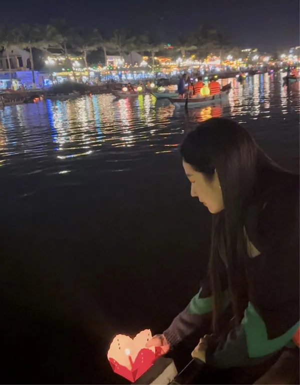 Trải Nghiệm Thả Đèn Hoa Đăng Lên Sông