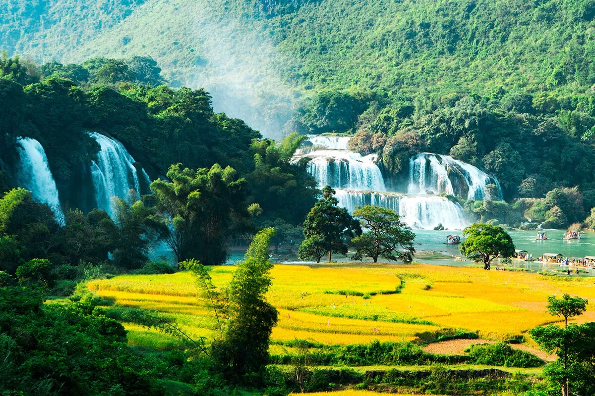 Cảnh quan thiên nhiên xung quanh