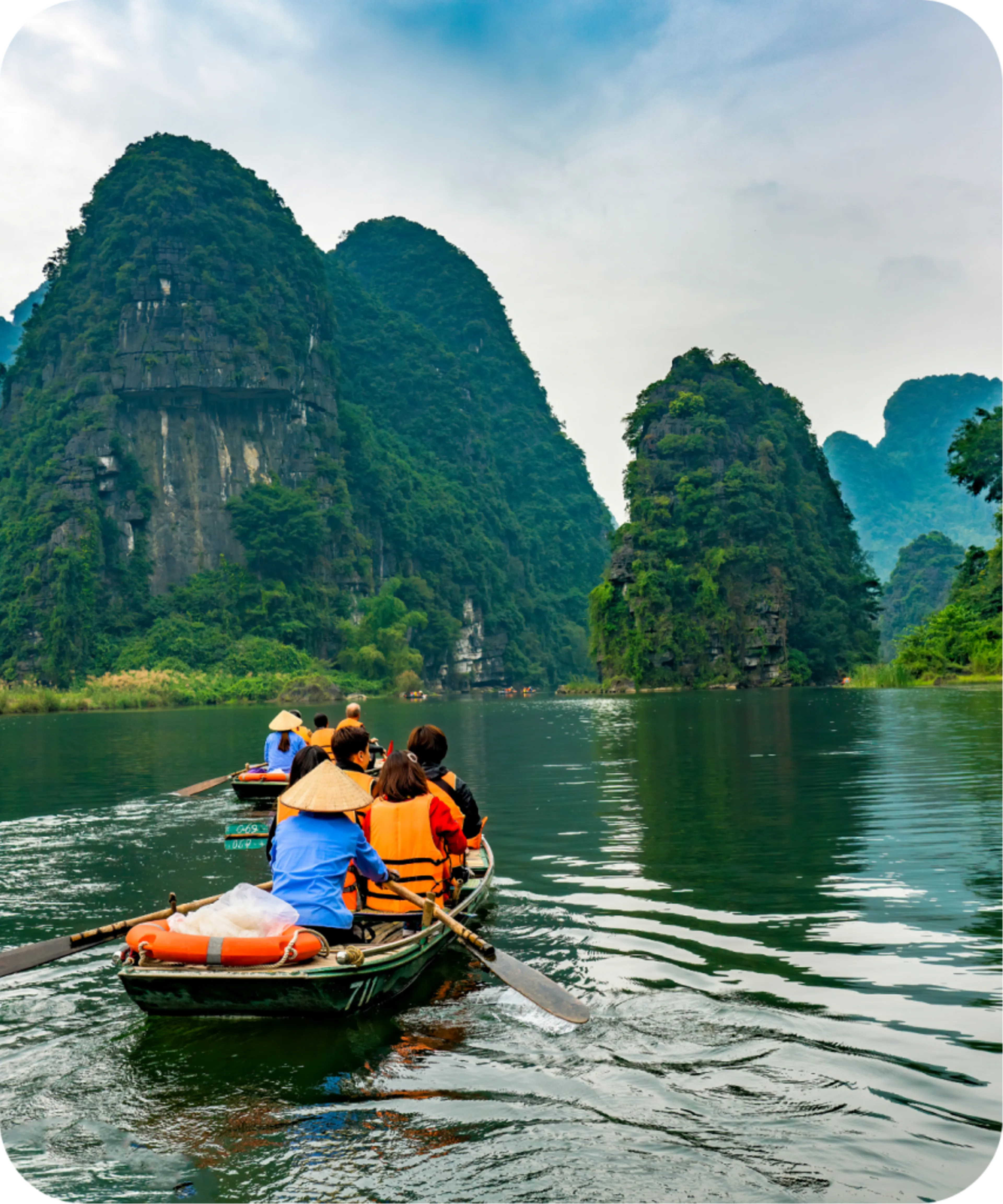 Khám Phá Vẻ Đẹp Huyền Bí Của Ninh Bình: Thiên Đường Du Lịch Miền Bắc
