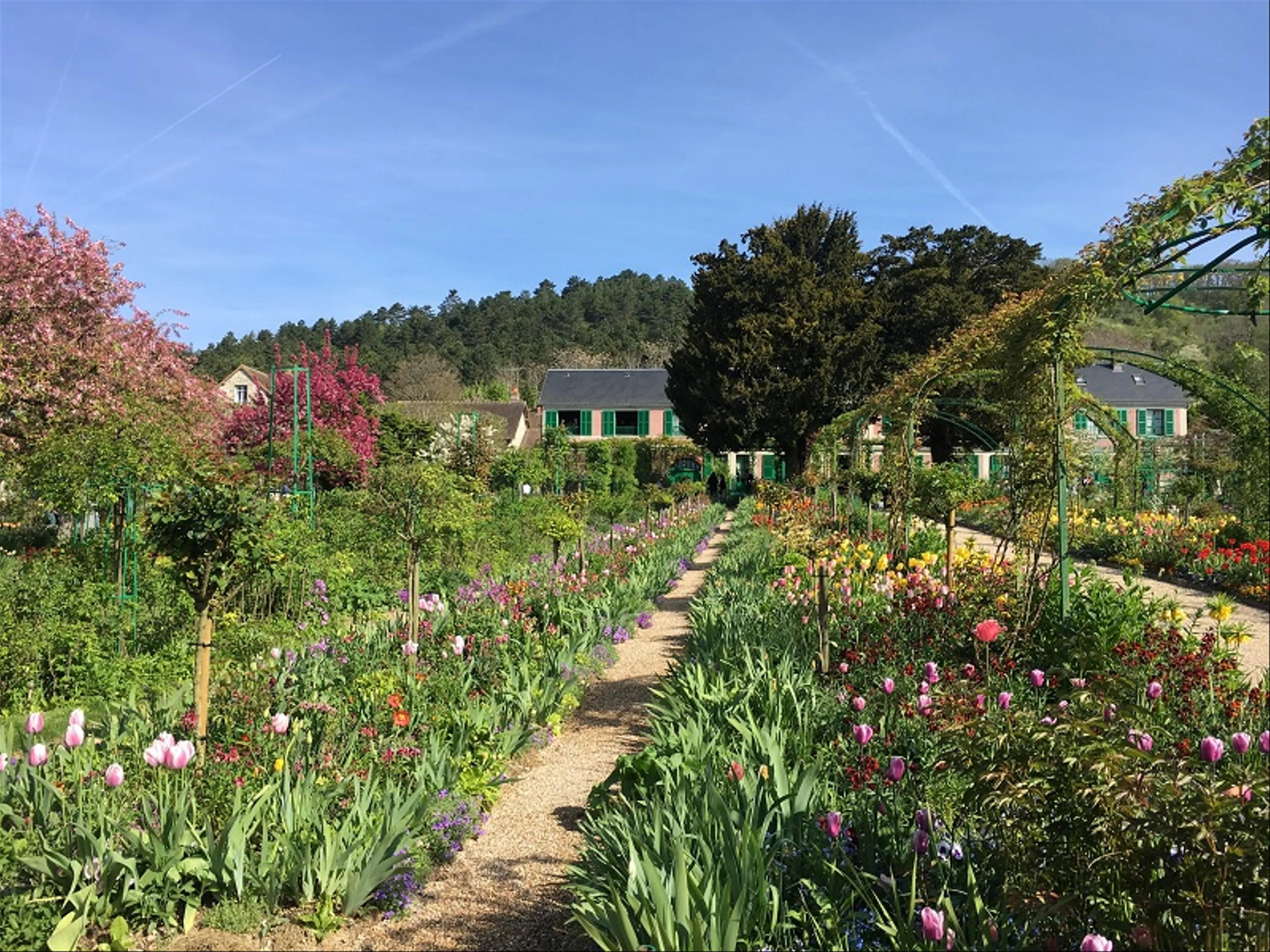 Bí Ẩn Làng Nghệ Thuật Giverny: Góc Nhỏ Của Claude Monet