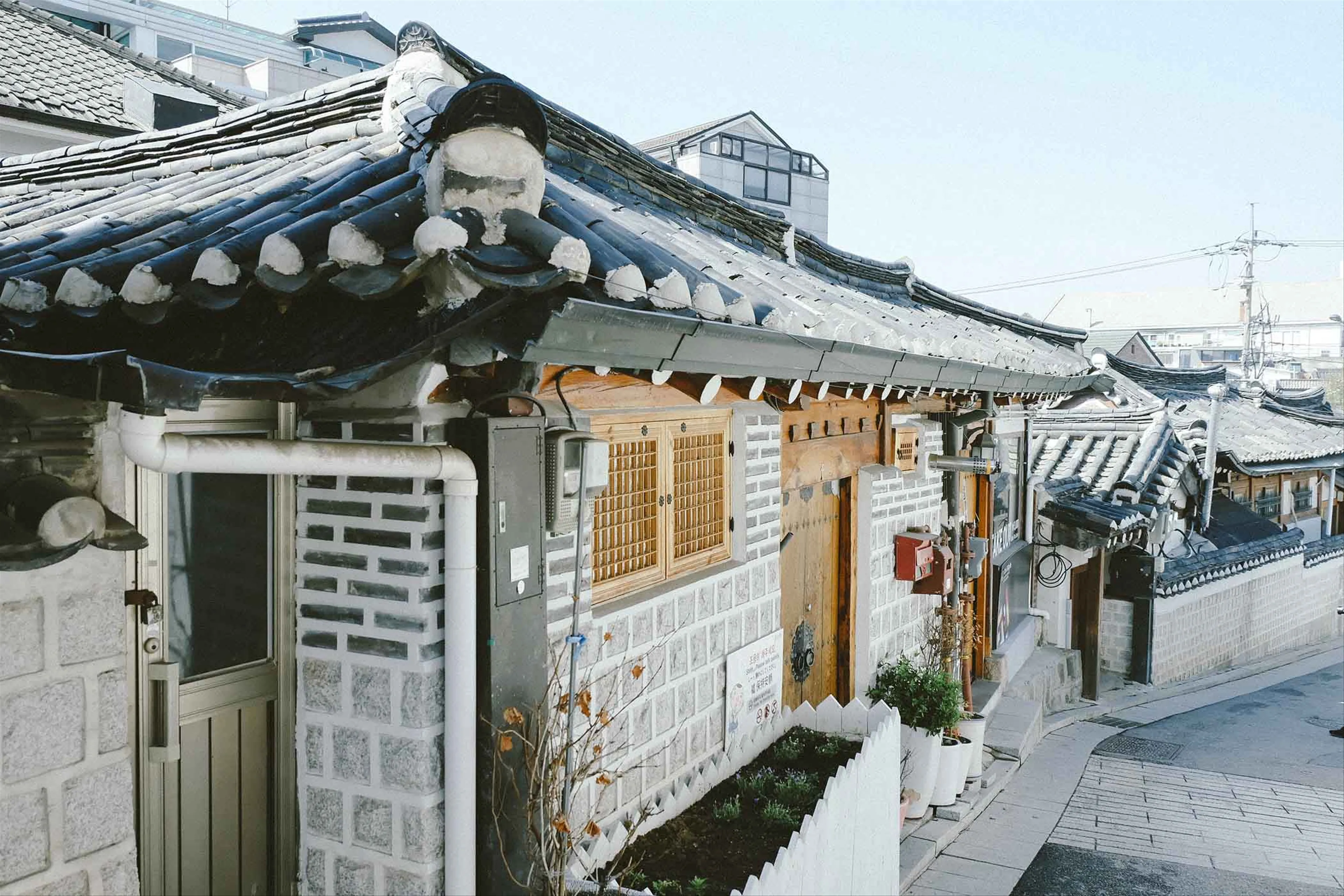 Khám Phá Phố Cổ Bukchon Hanok: Làng Nghề Thủ Công Giữa Lòng Seoul