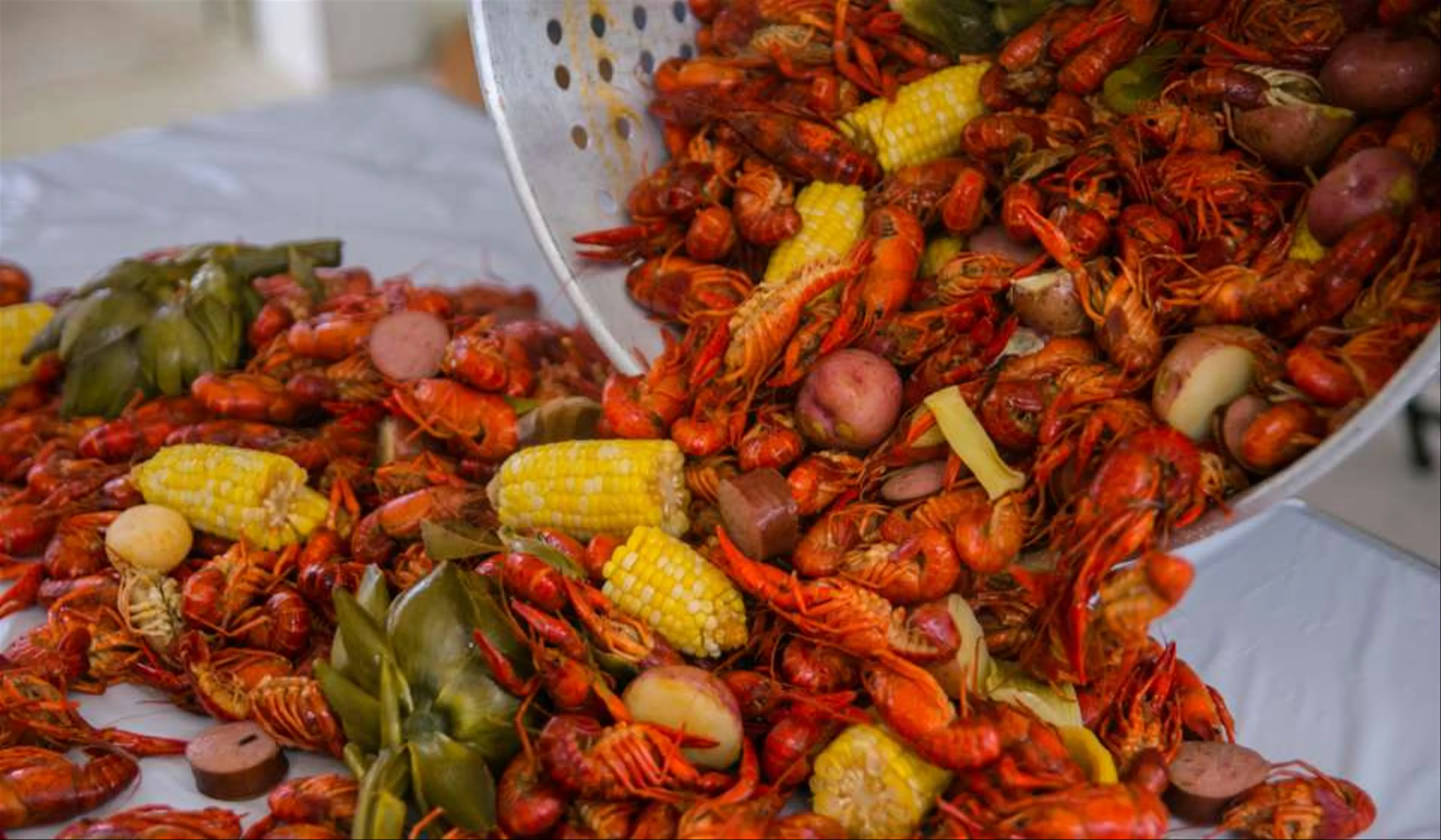 Savoring the Flavors of New Orleans: A Guide to Cajun and Creole Cuisine