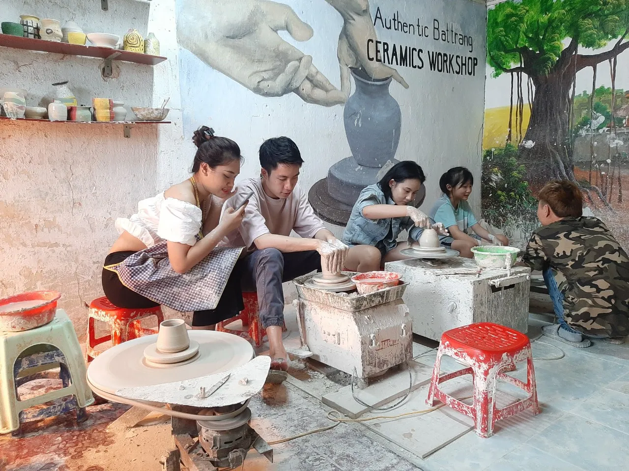 Hoạt động trải nghiệm làm gốm tại Bát Tràng