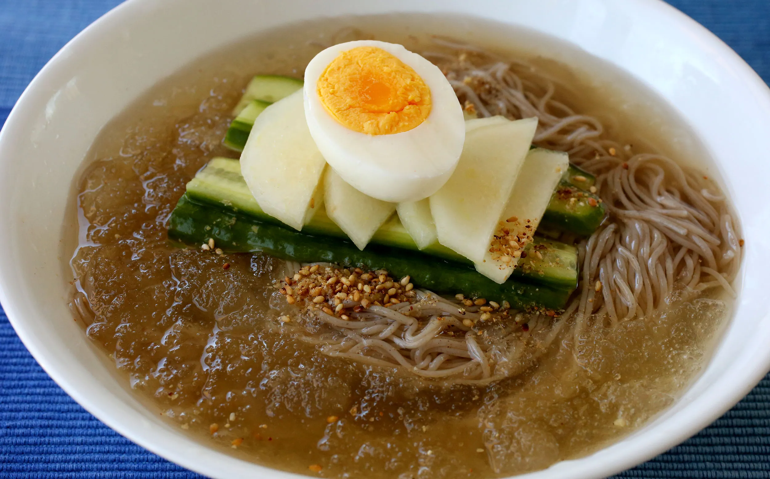 Mì Naengmyeon: Món Mì Lạnh Đặc Biệt