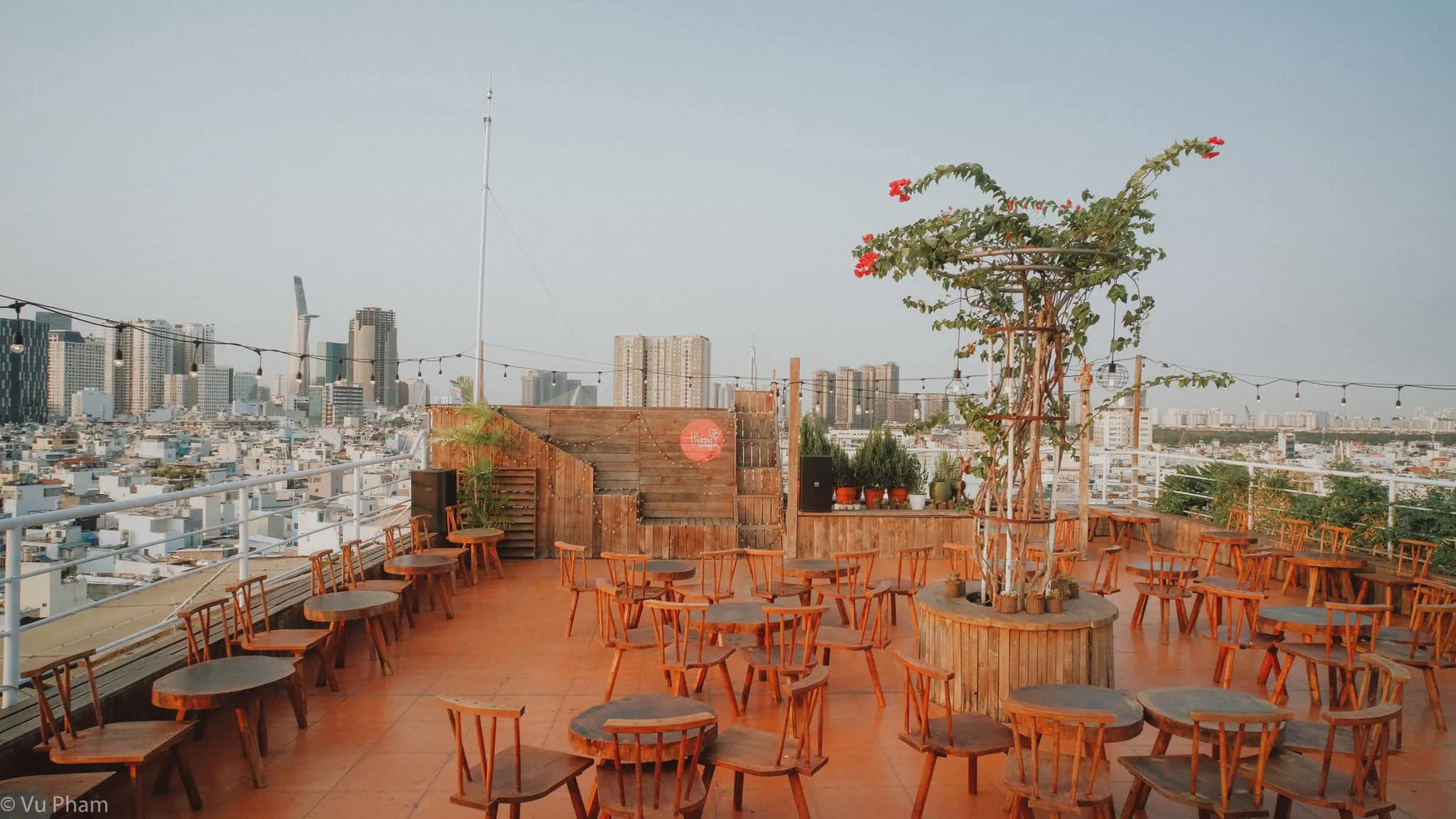 Cà Phê Rooftop Ngắm Toàn Cảnh Sài Gòn