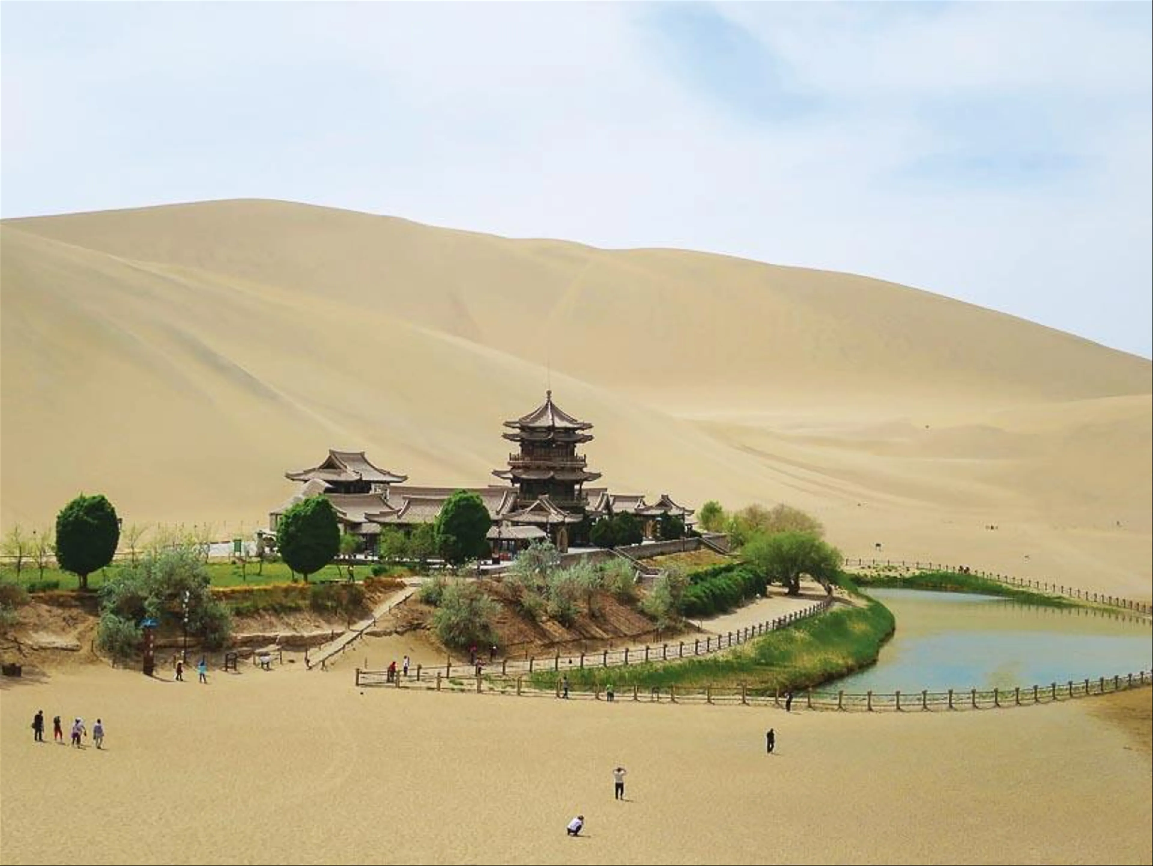 Thám Hiểm Con Đường Tơ Lụa: Điểm Dừng Chân Độc Đáo Tại Đôn Hoàng