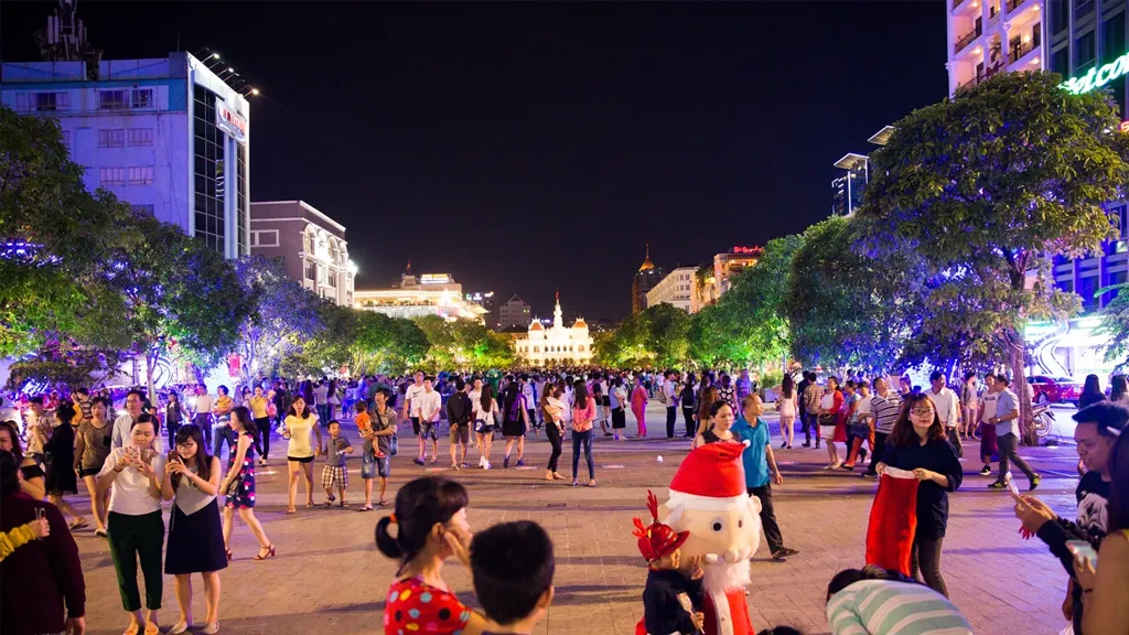 Khám phá ngõ Nguyễn Huệ