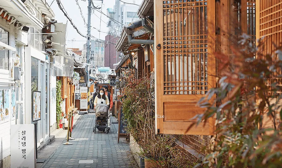 The Charm of Ikseon-dong: Tradition Meets Trend