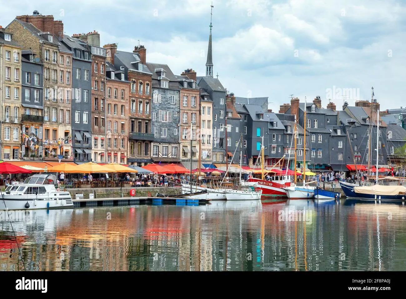 Khám phá bến cảng Vieux Bassin: Trái tim của Honfleur