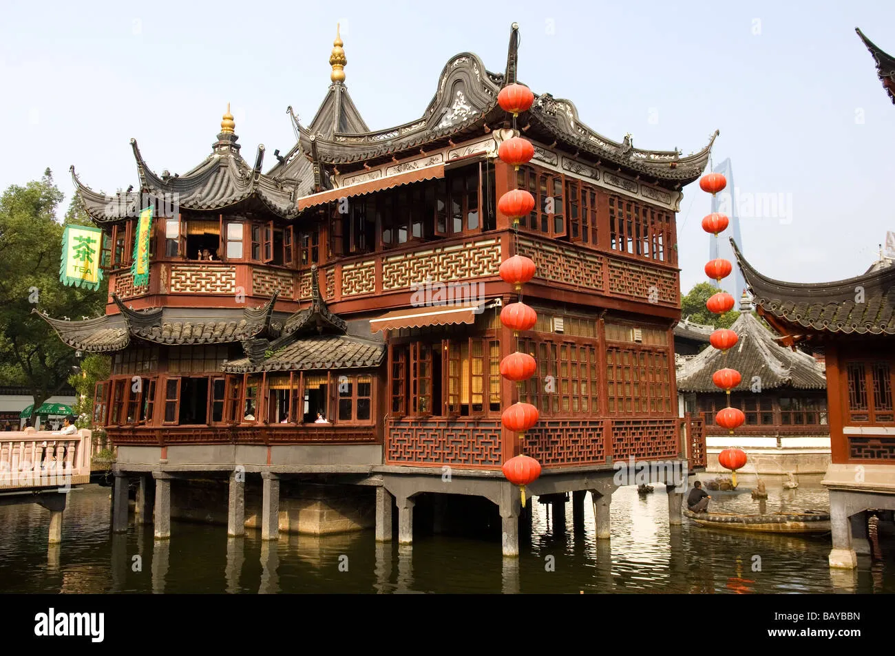 Cultural Highlights: Temples and Teahouses